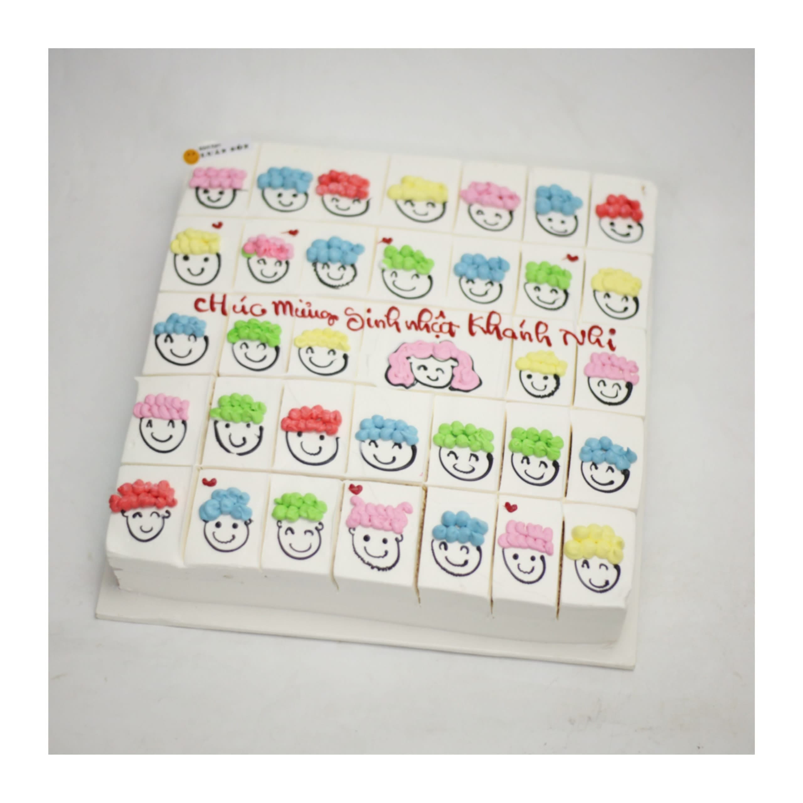 Bánh kem nhiều hình mặt cười vui nhộn