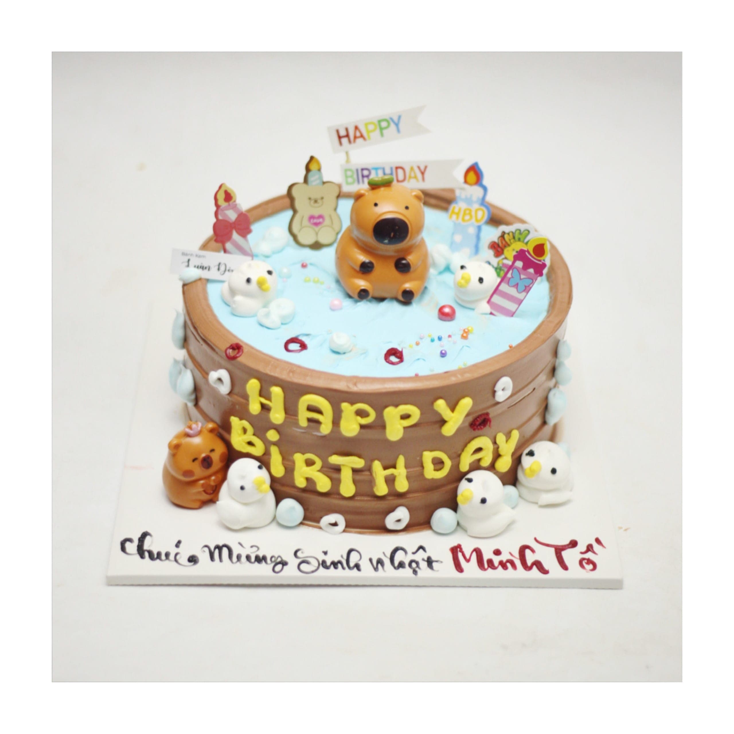 Bánh kem gấu Capybara vui vẻ