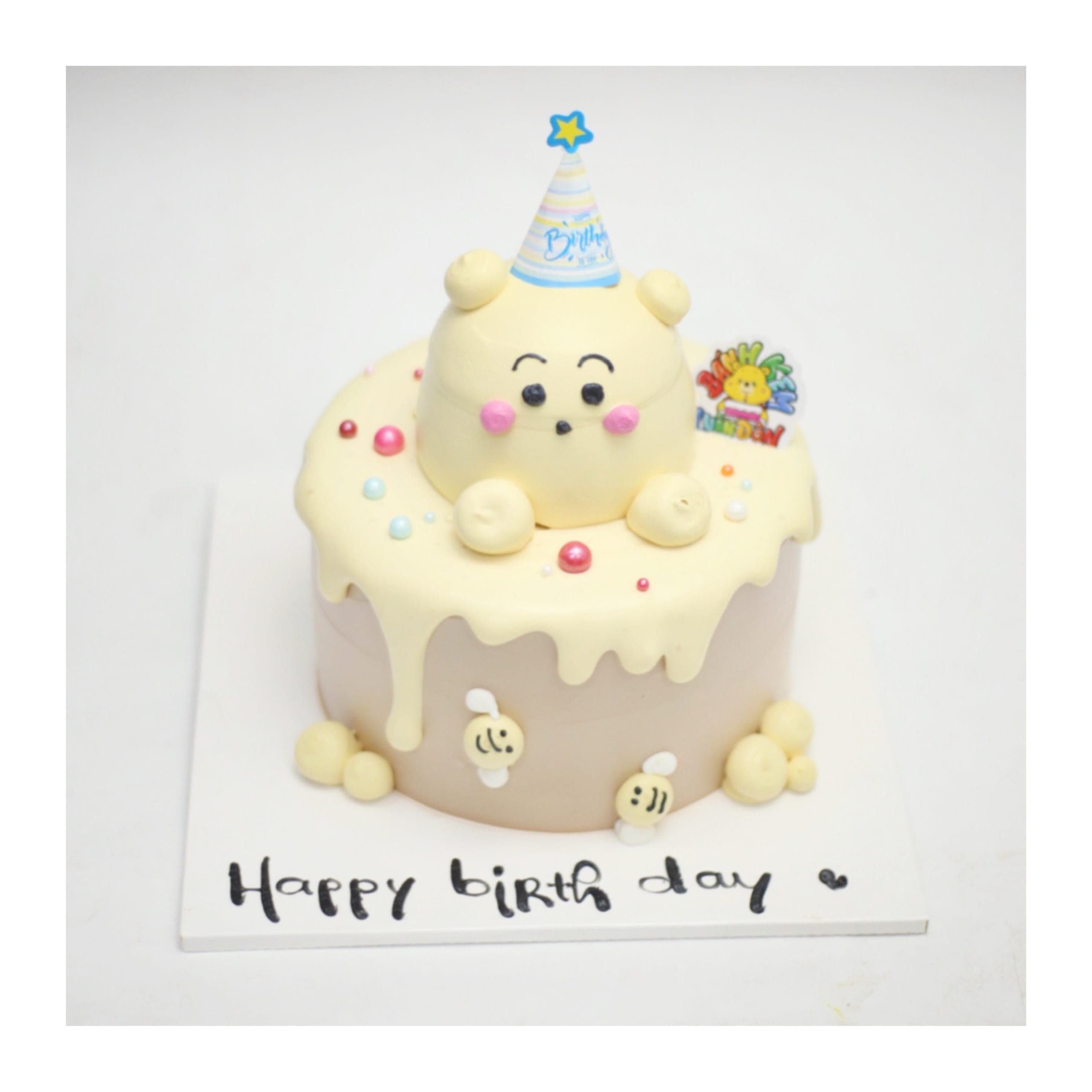 Bánh kem chú gấu nhỏ đội mũ tiệc