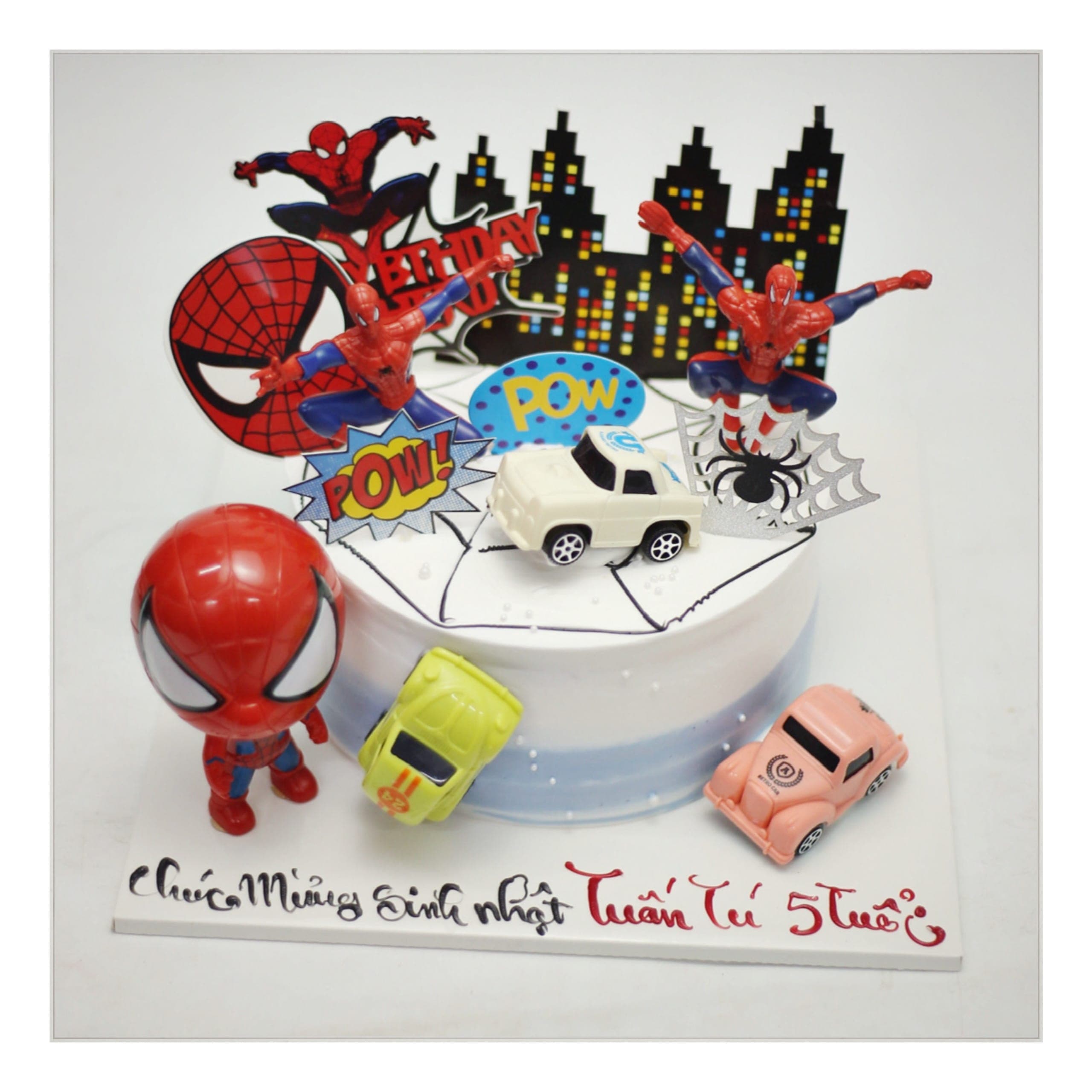 Bánh kem Người Nhện xanh đỏ năng động