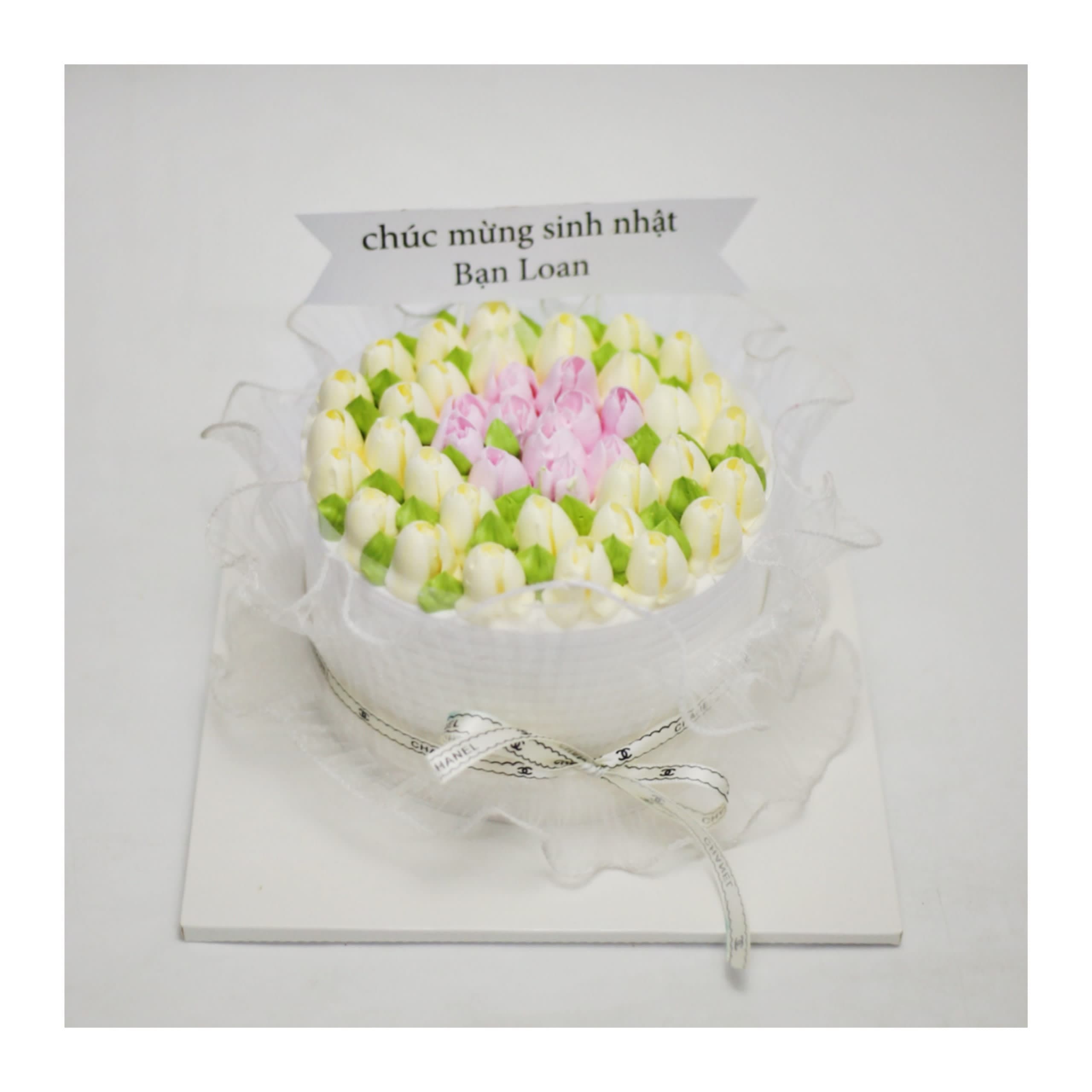 Bánh kem hoa tulip nhẹ nhàng tinh tế