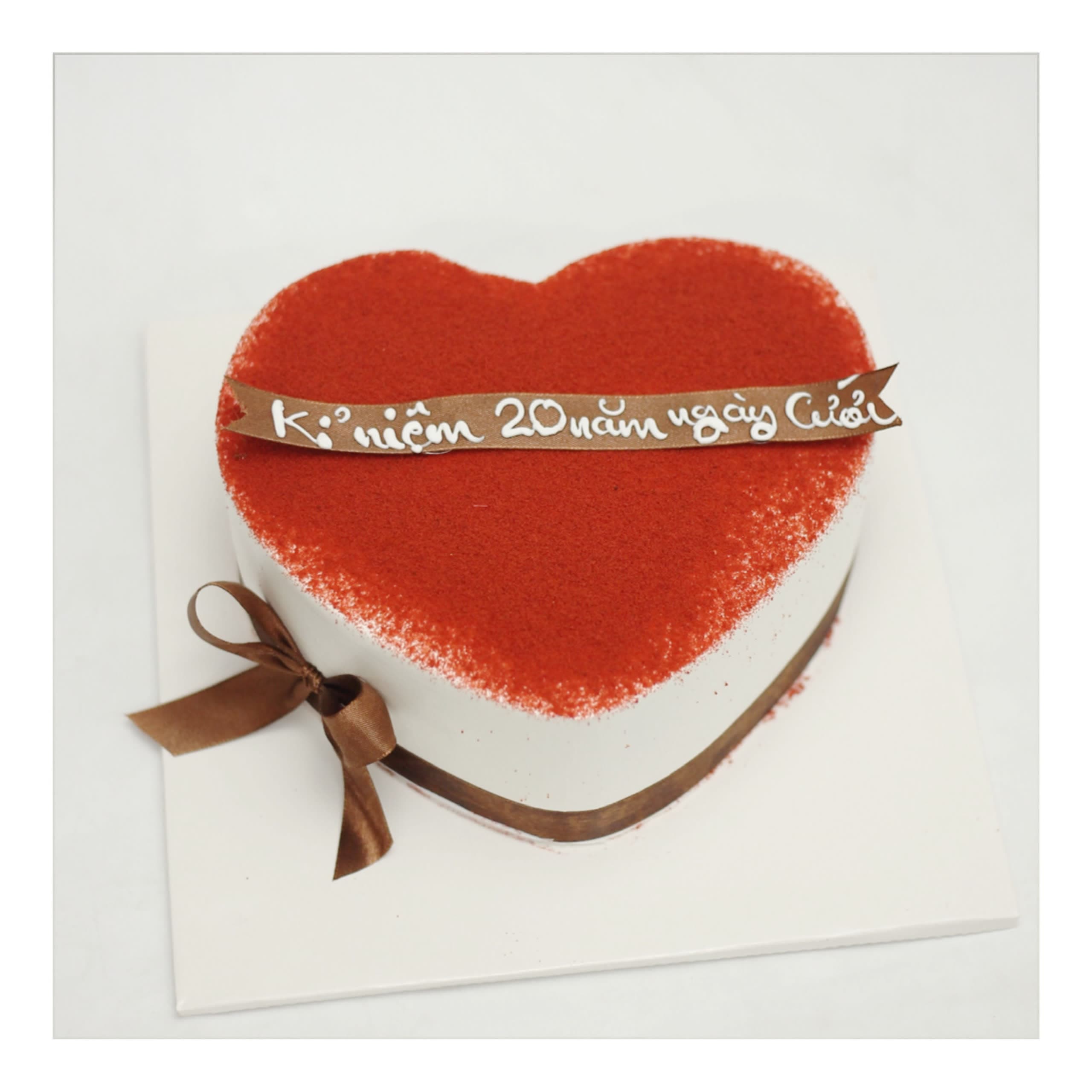 Bánh kem trái tim kỷ niệm 20 năm ngày cưới