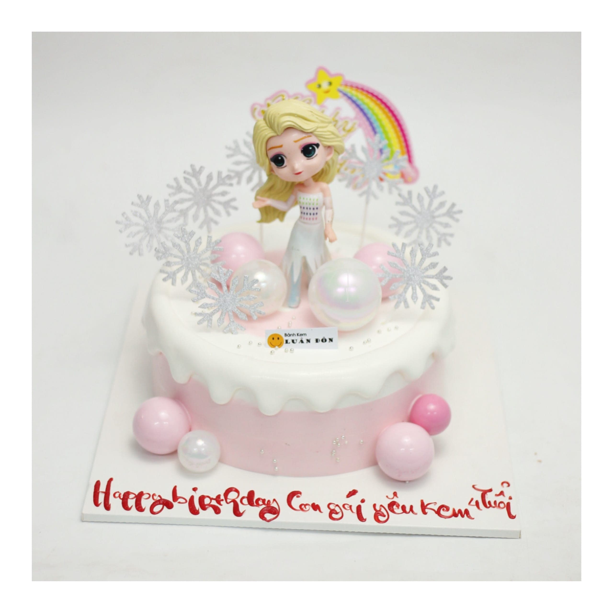 Bánh kem Elsa màu hồng cùng họa tiết bông tuyết