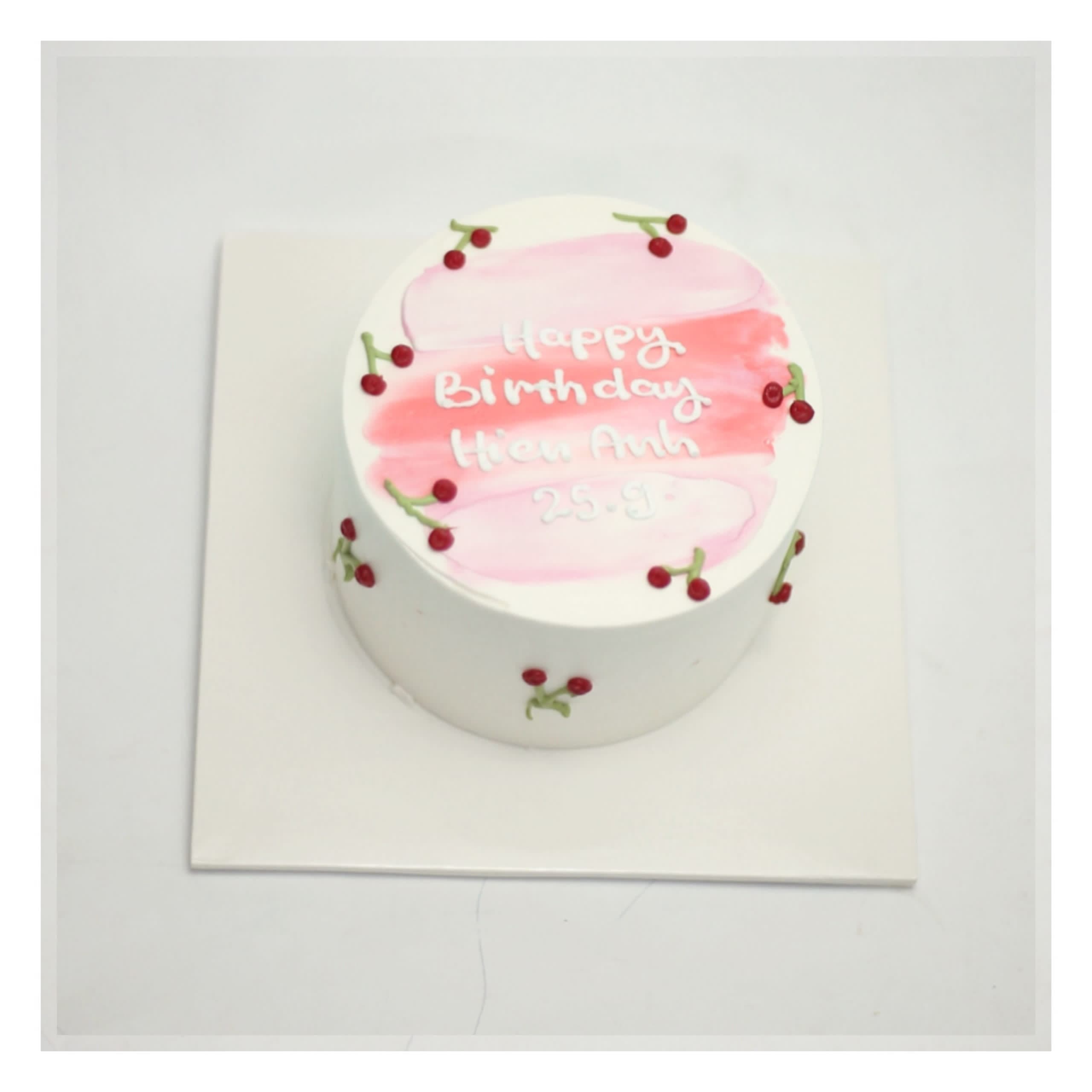 Bánh sinh nhật vẽ cherry đỏ nhẹ nhàng