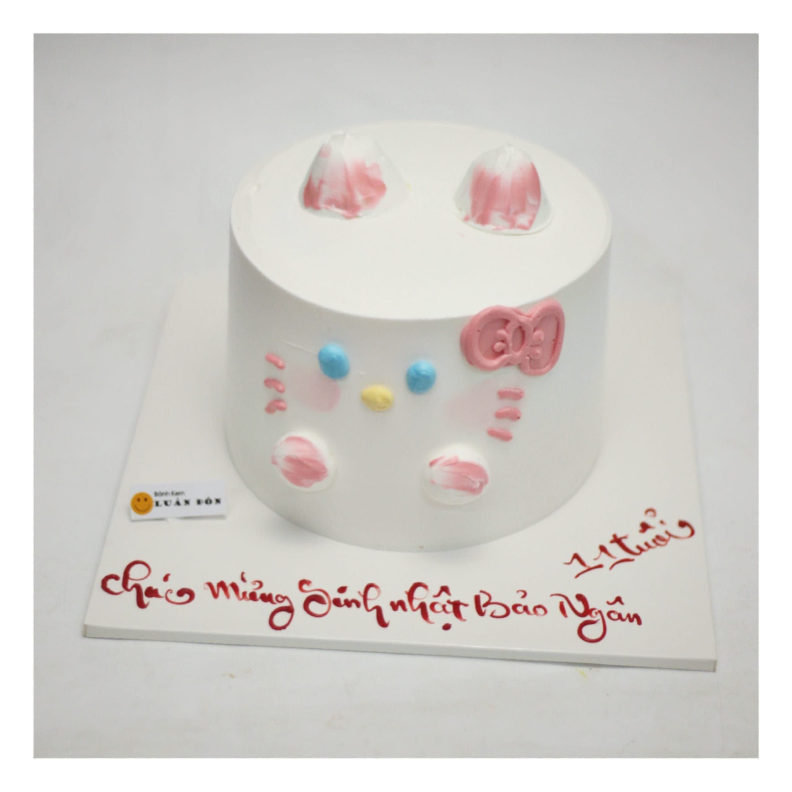 Bánh kem mặt Hello Kitty cho bé gái