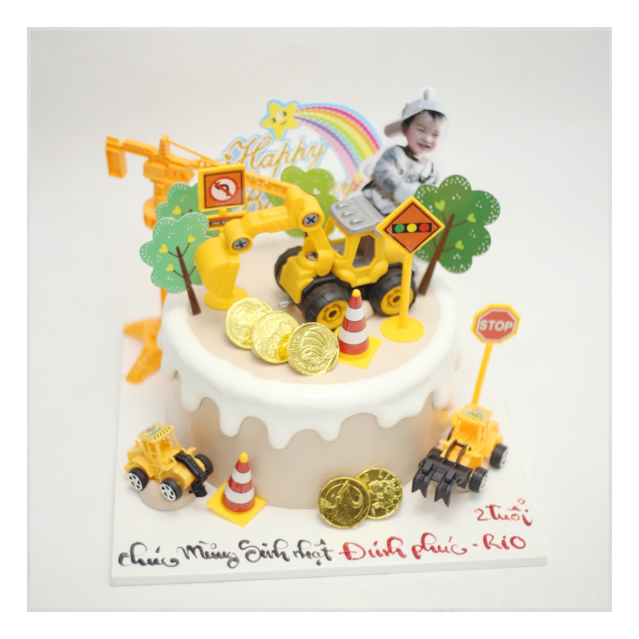 Bánh kem chủ đề công trường máy xúc cho bé