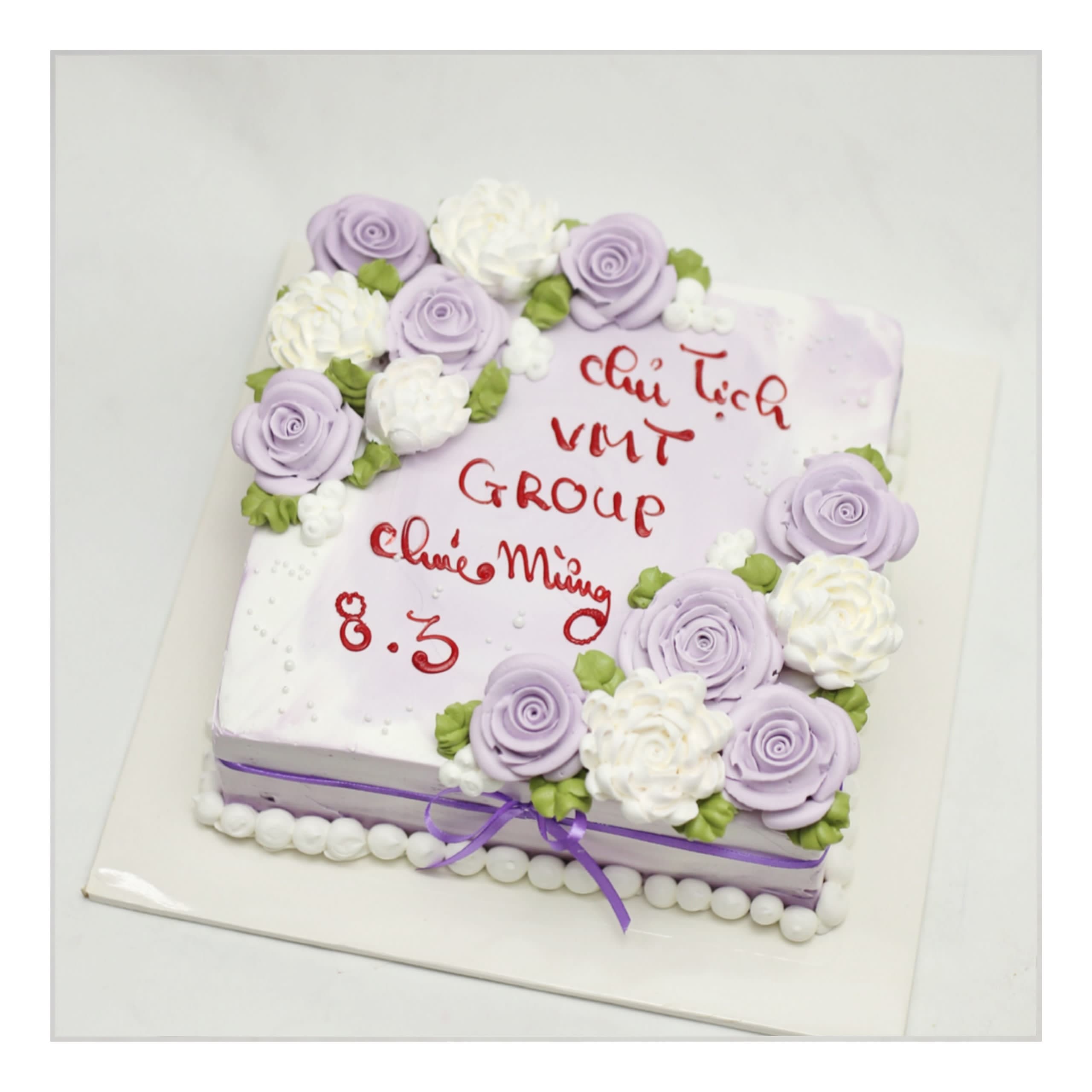 Bánh kem chúc mừng sự kiện VMT Group hoa tím