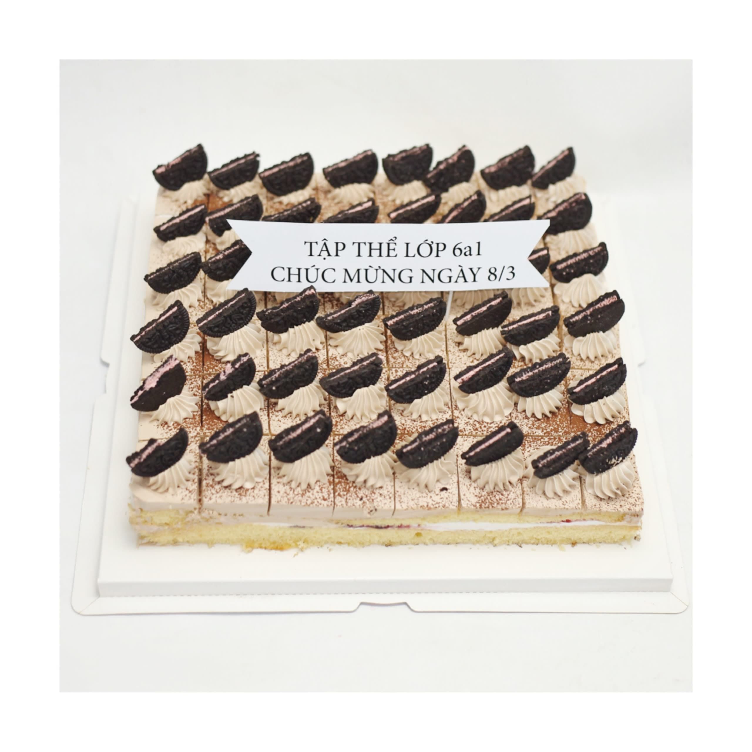 Bánh kem vuông cắt miếng trang trí bánh Oreo