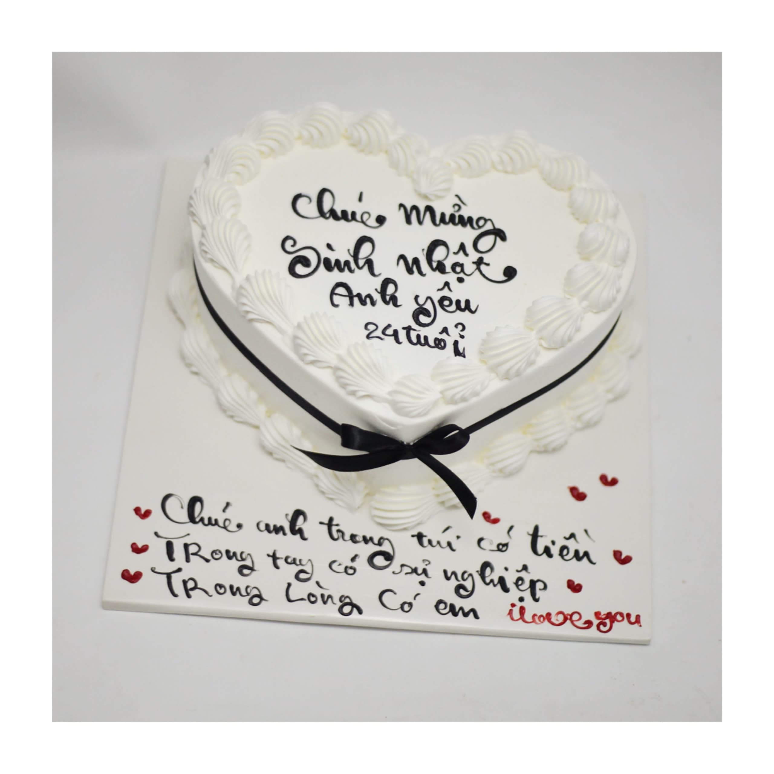 Bánh kem trái tim đen trắng tặng người yêu