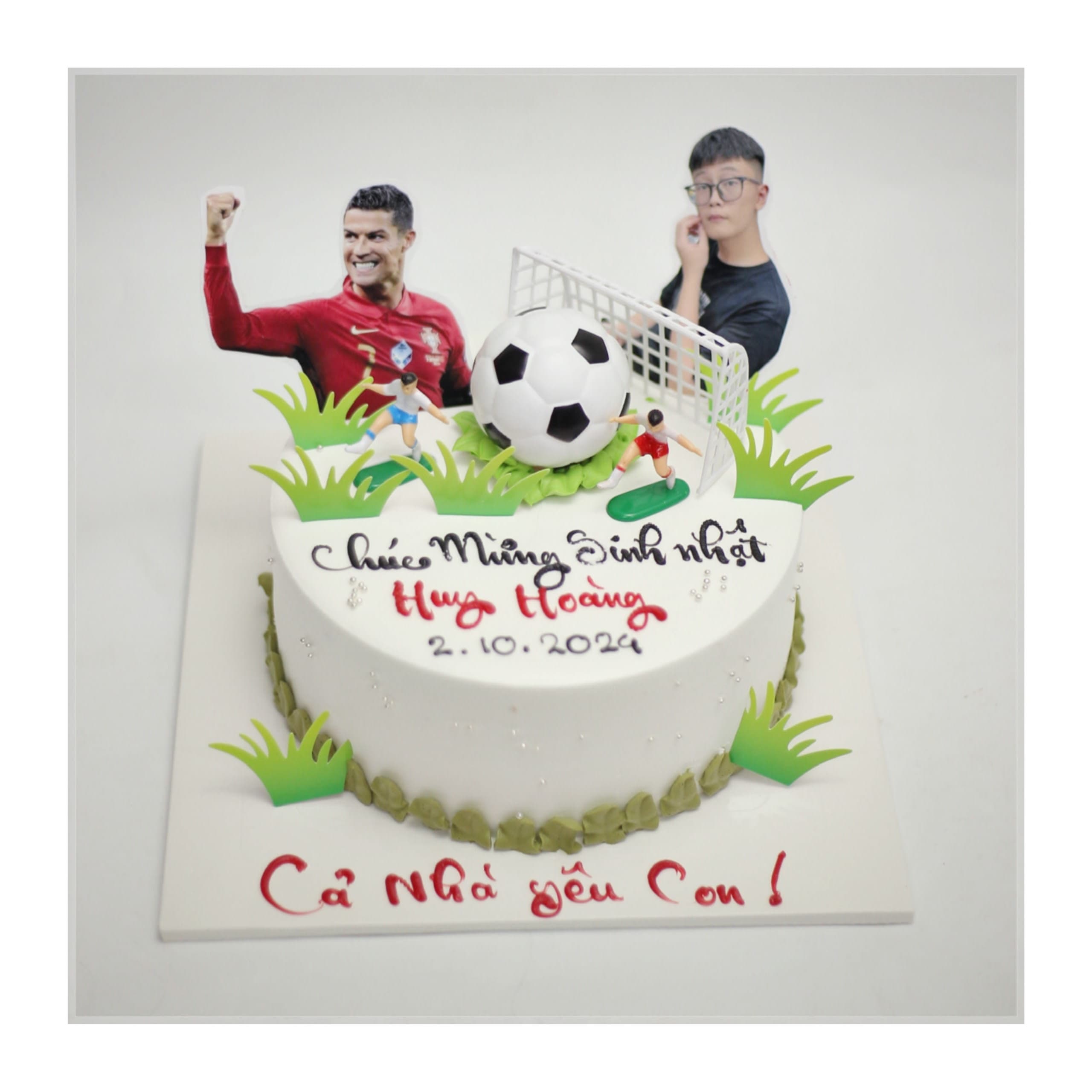 Bánh kem bóng đá Ronaldo mừng sinh nhật bé