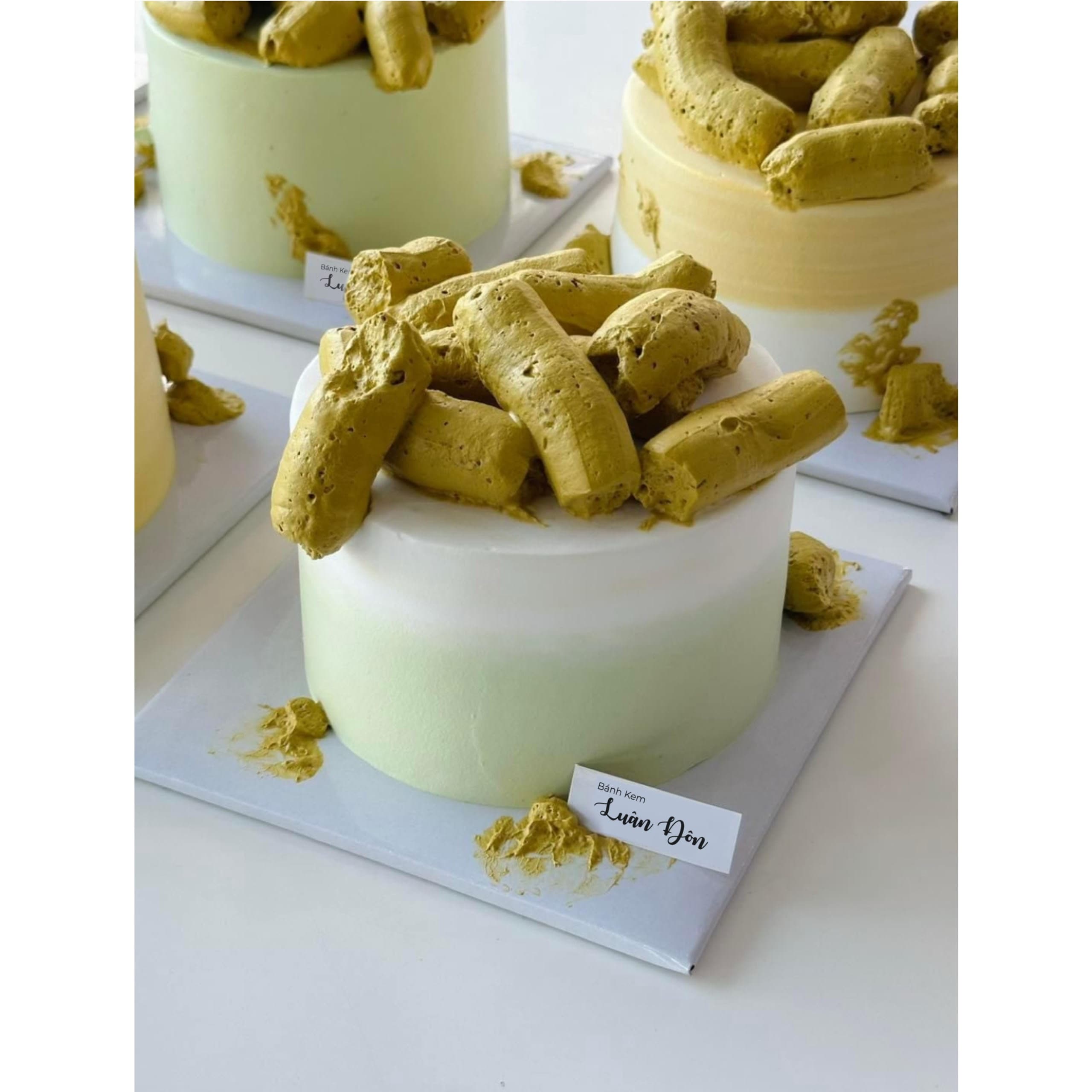 Bánh kem tạo hình hài hước cho bạn bè