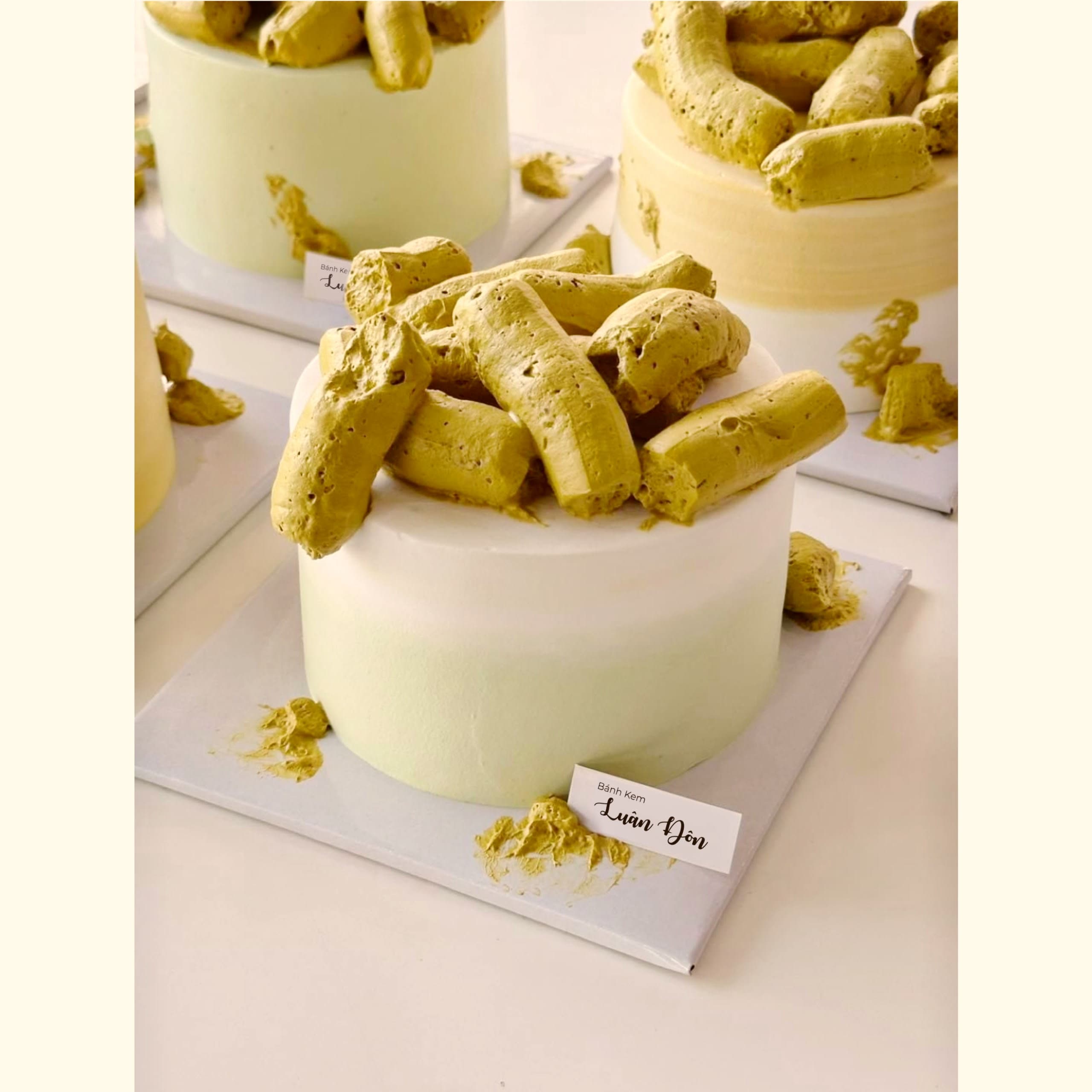 Bánh kem tạo hình hài hước cho bạn bè