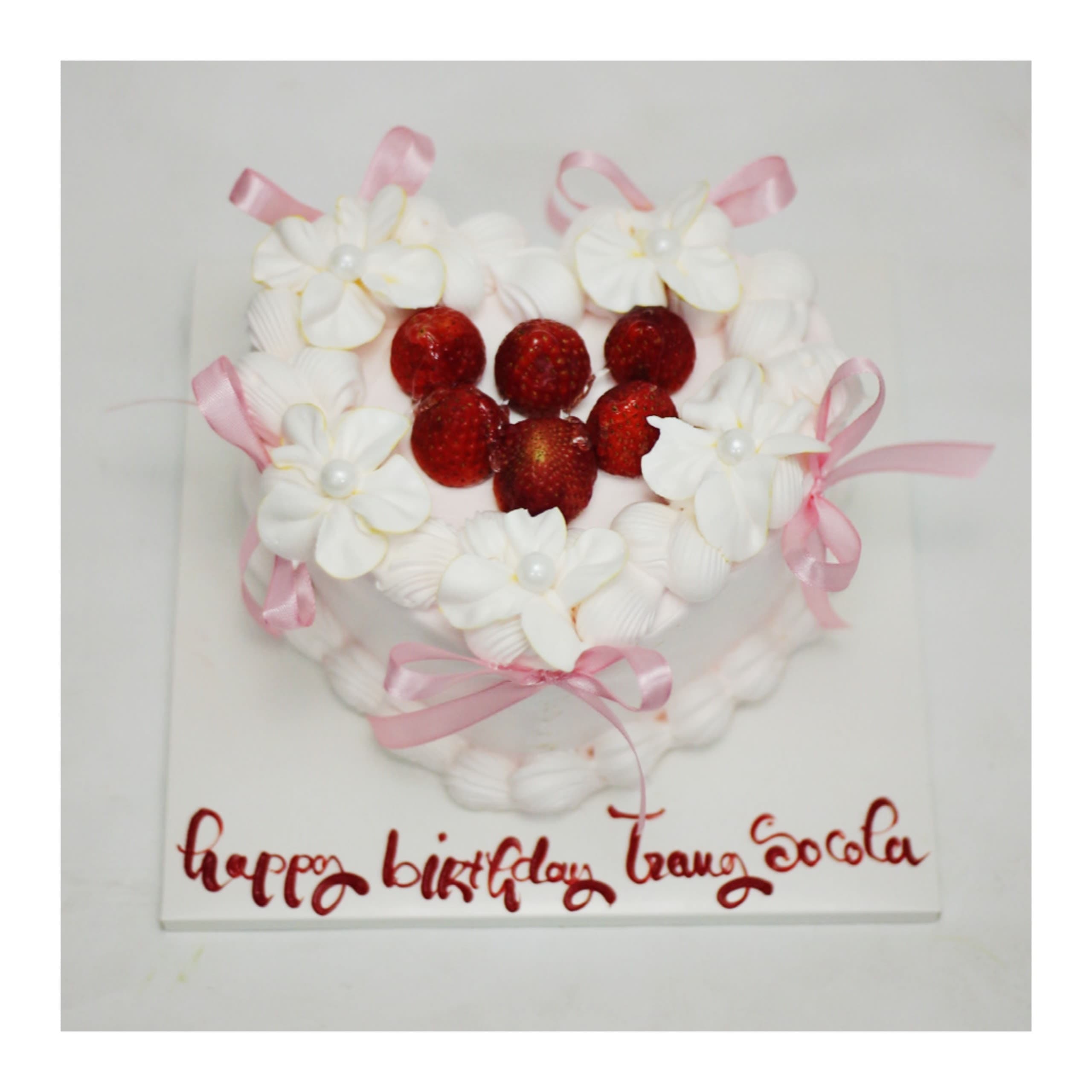 Bánh kem trái tim dâu tây ngọt ngào