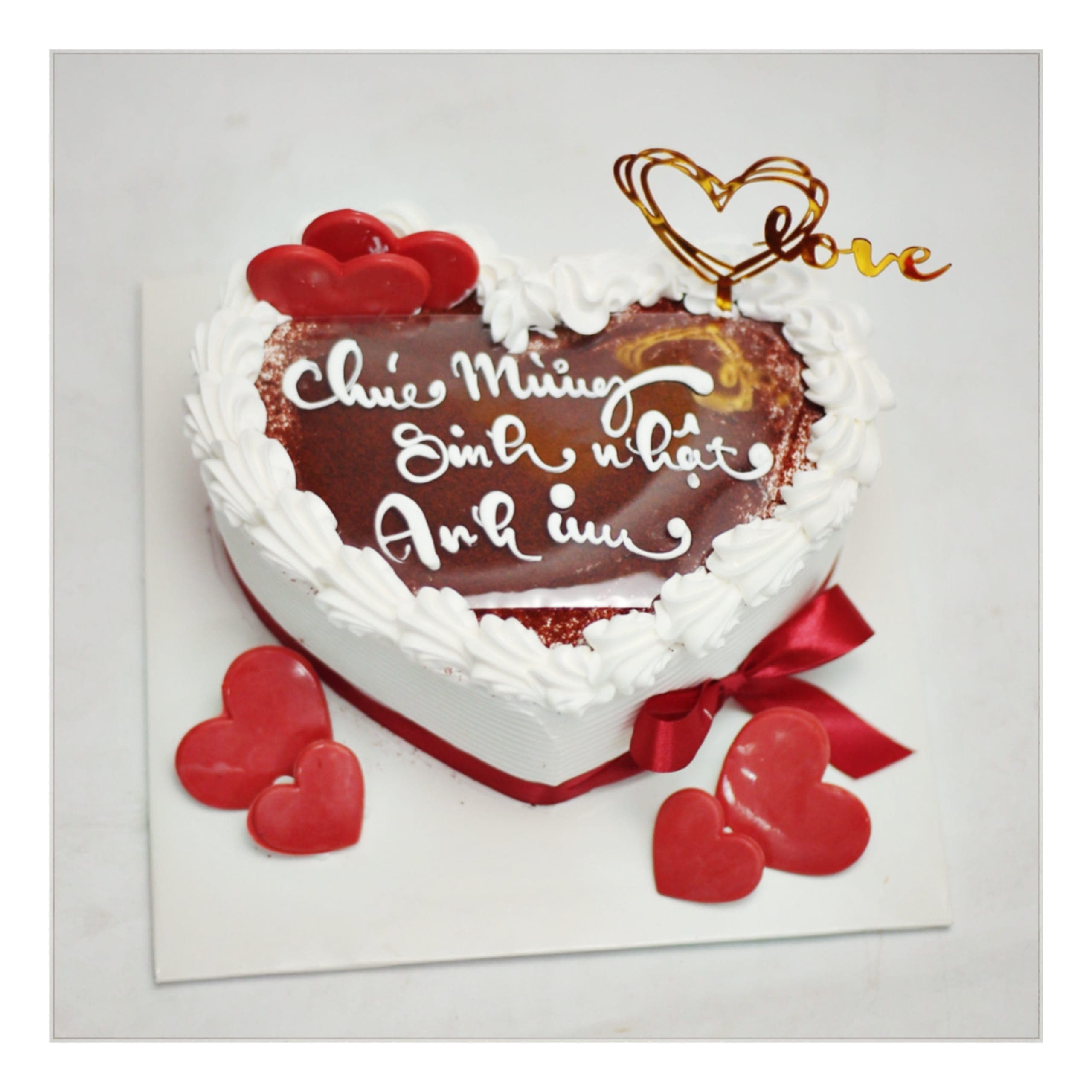 Bánh kem trái tim đỏ tặng vợ yêu lãng mạn