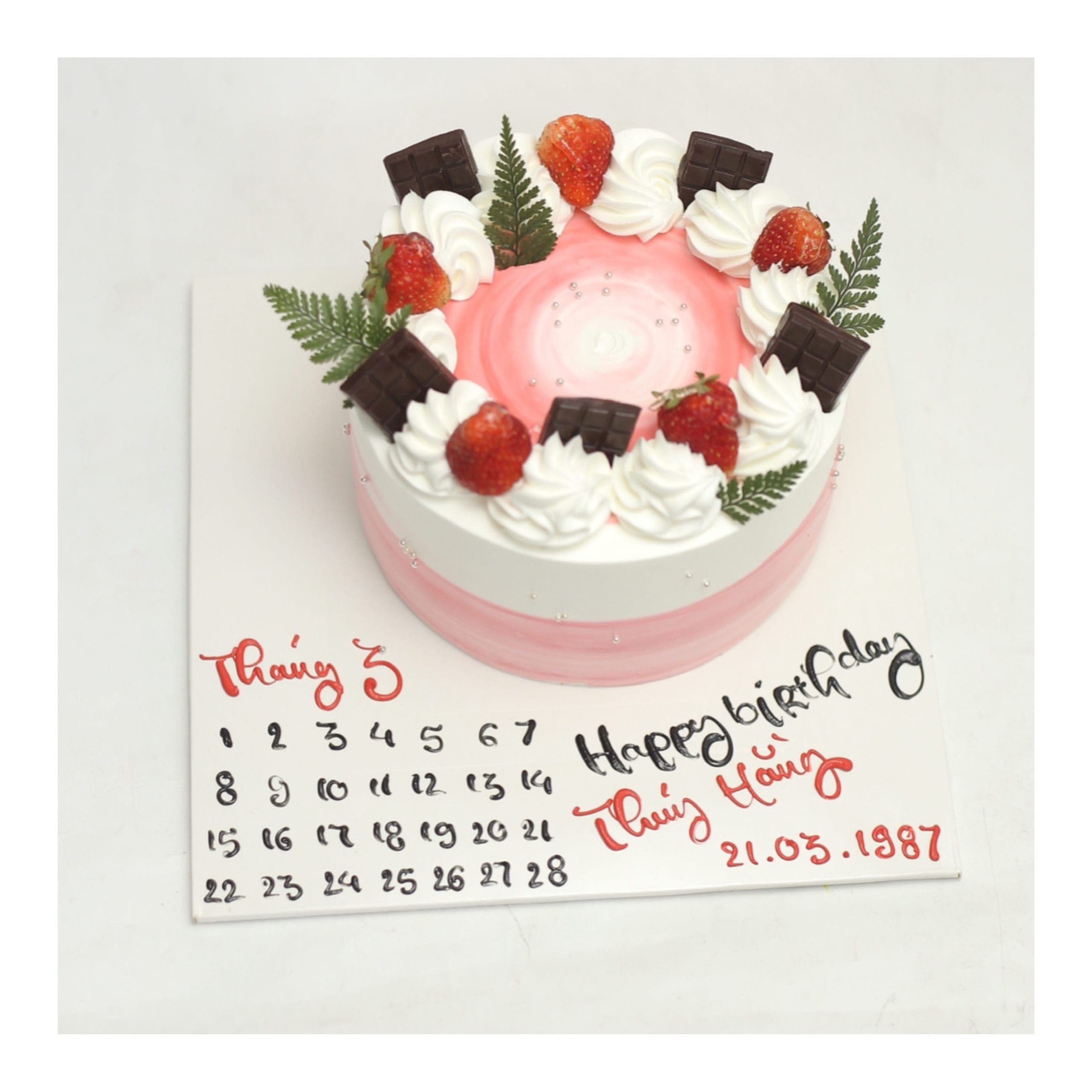 Bánh kem thiết kế lịch tháng 3 độc đáo