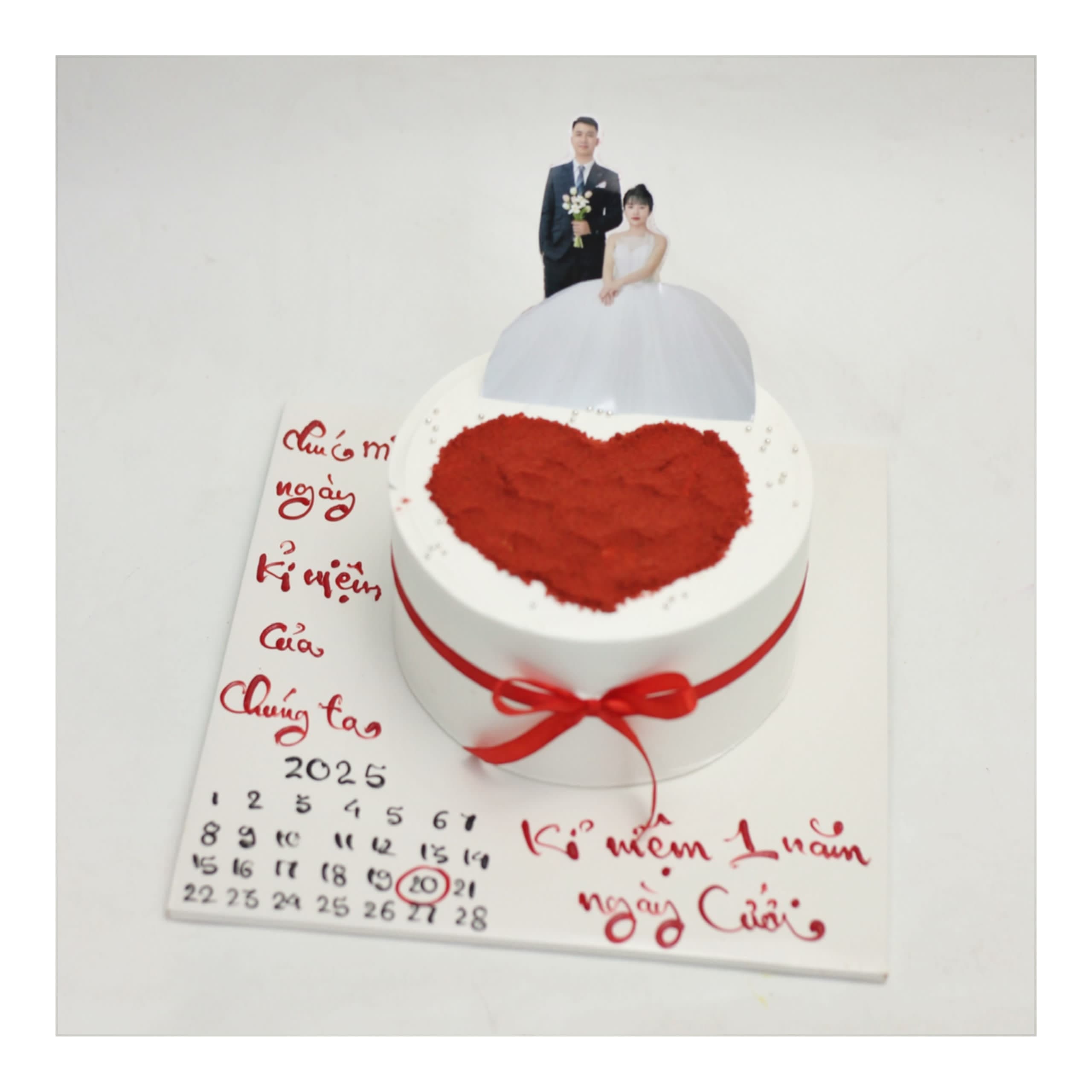 Bánh kem kỷ niệm ngày cưới lịch năm 2025
