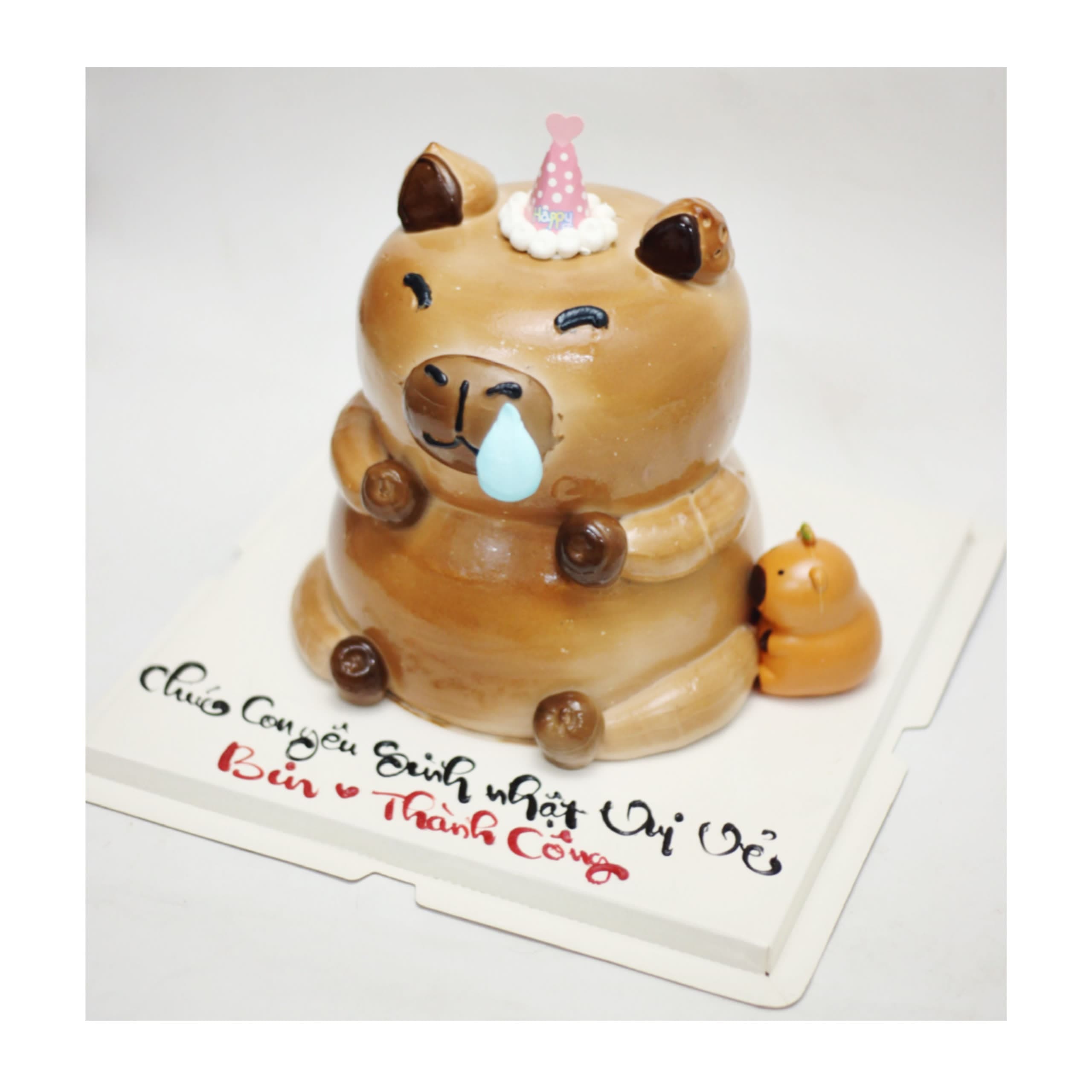 Bánh kem Capybara đội mũ sinh nhật đáng yêu