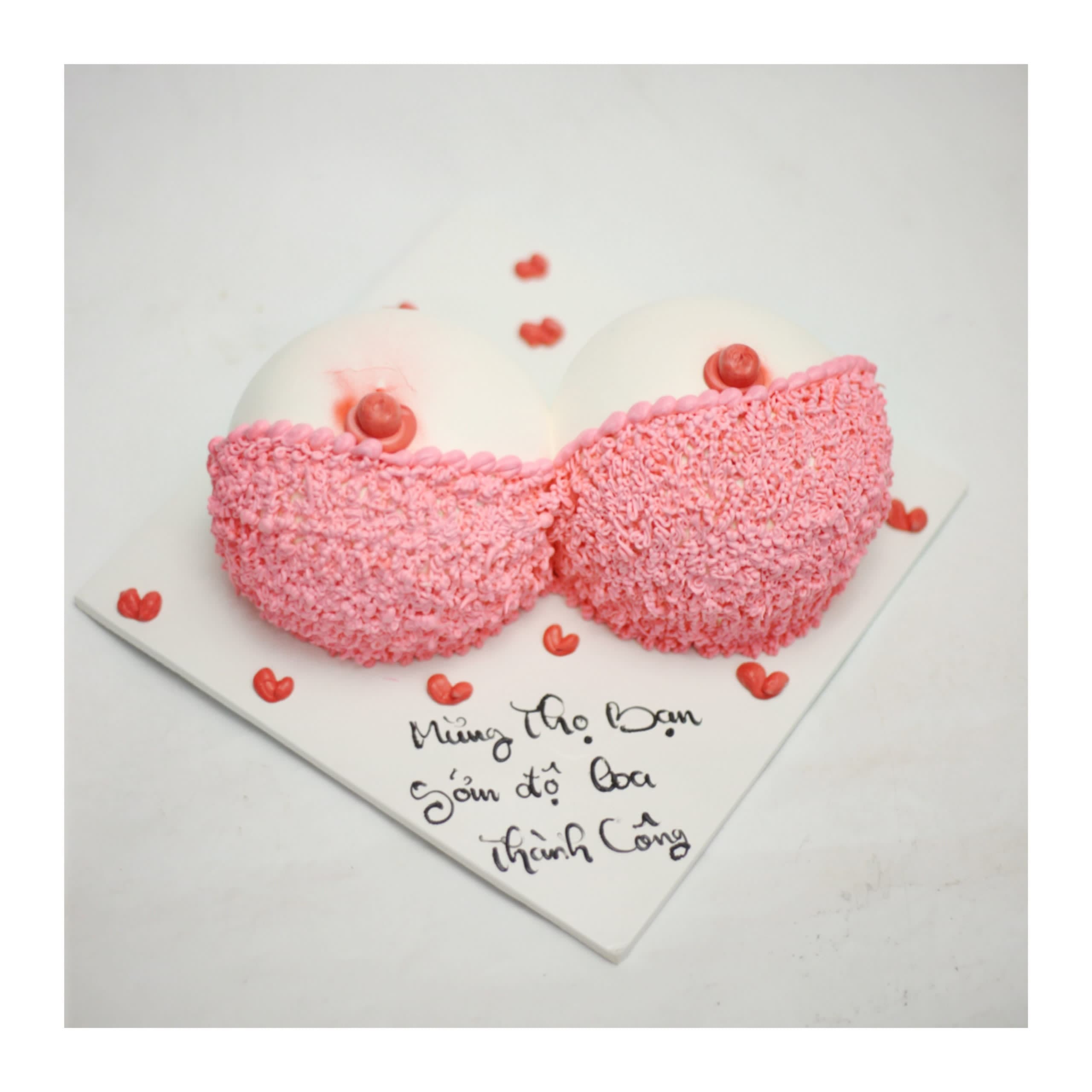 Bánh kem tạo hình nhạy cảm mừng thọ