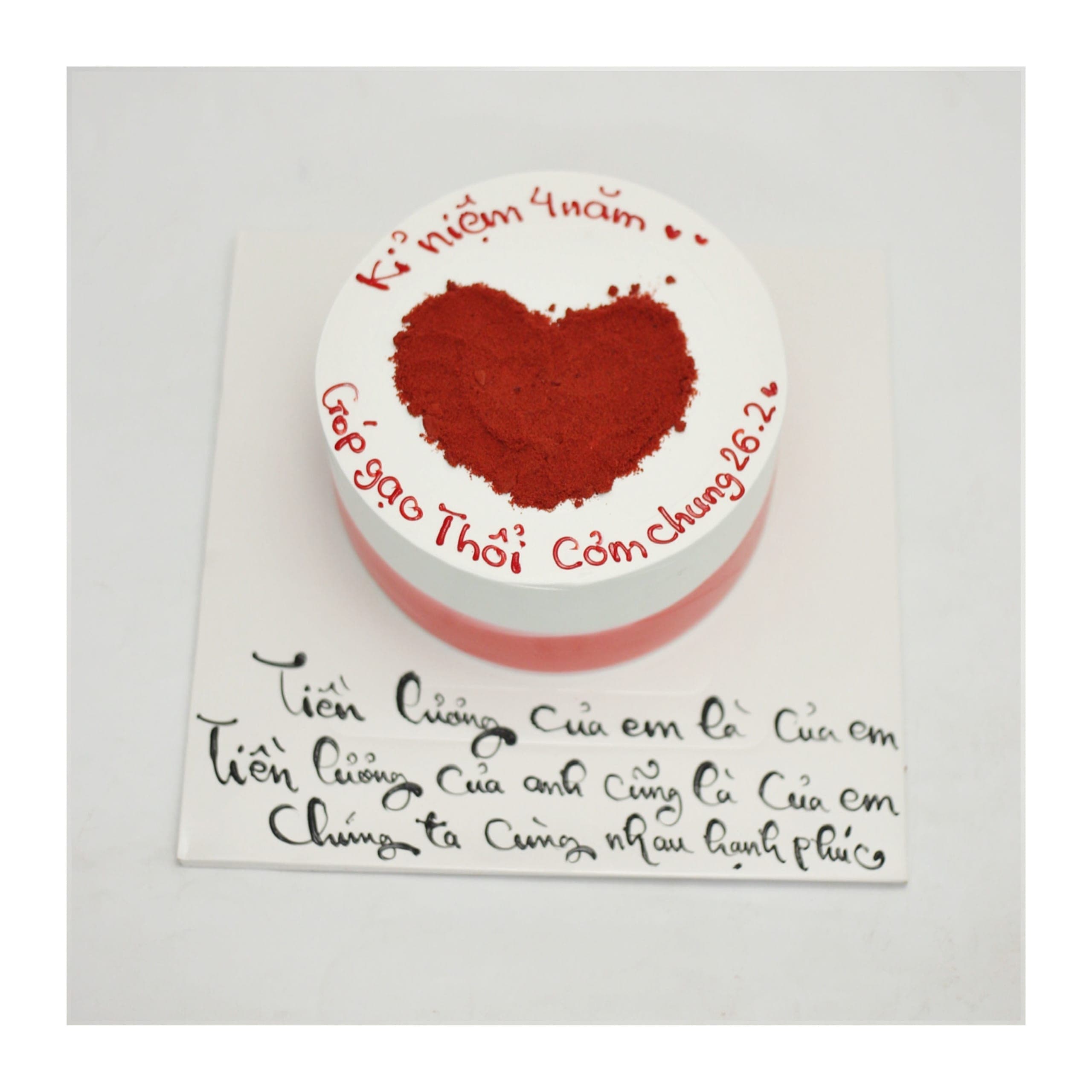 Bánh kem kỷ niệm trái tim đỏ nồng nàn