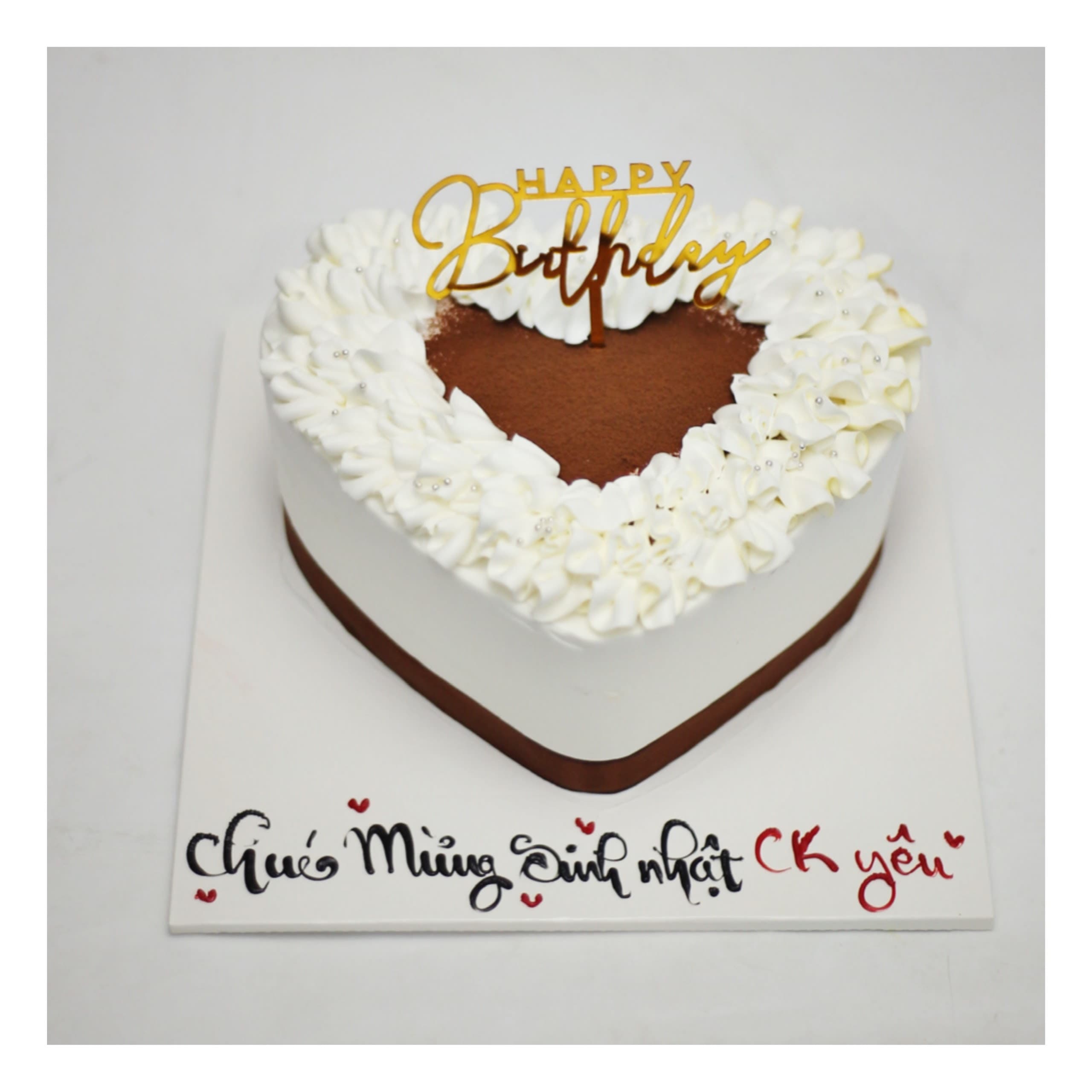 Bánh kem trái tim phủ bột cacao lãng mạn