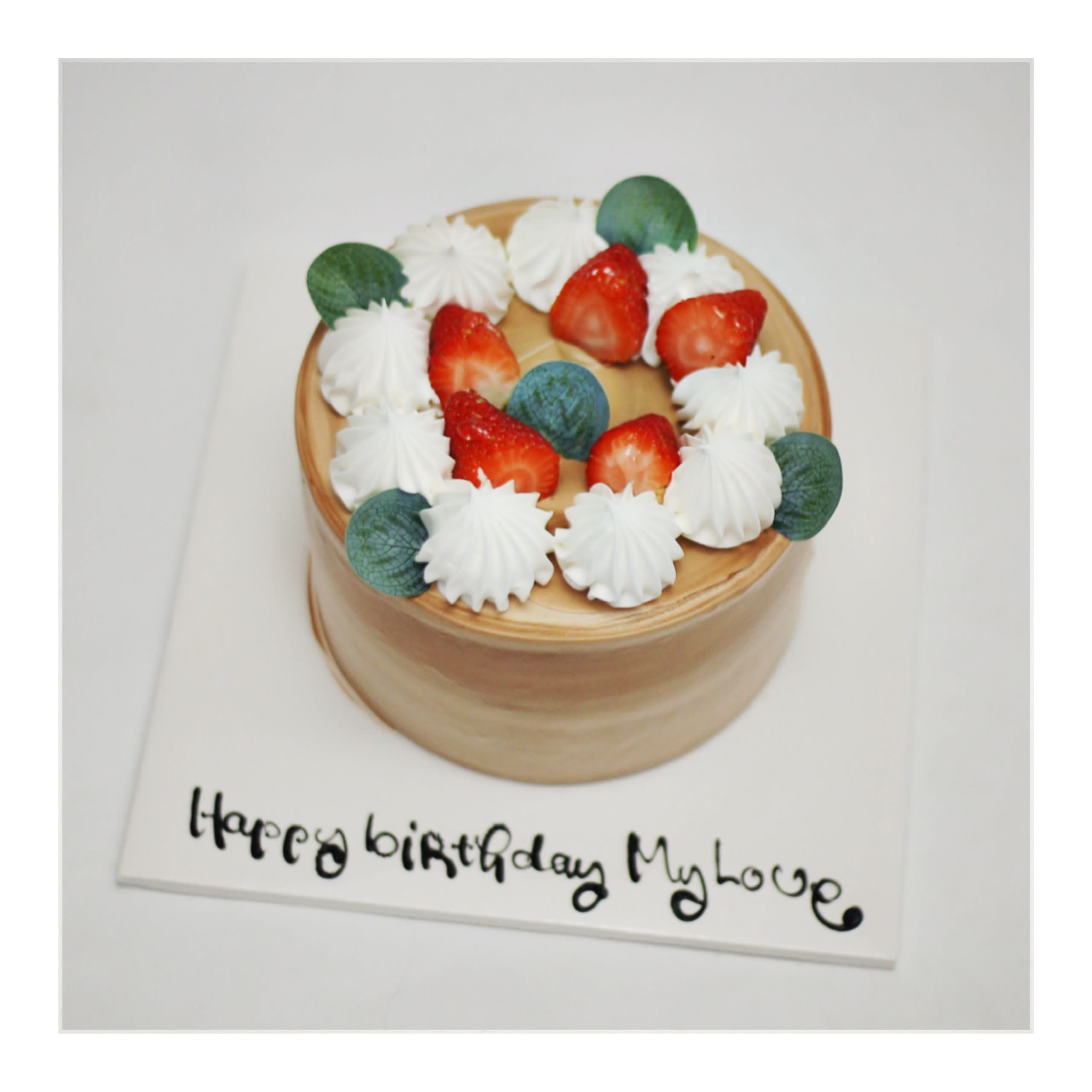 Bánh kem dâu tây tối giản cho người yêu