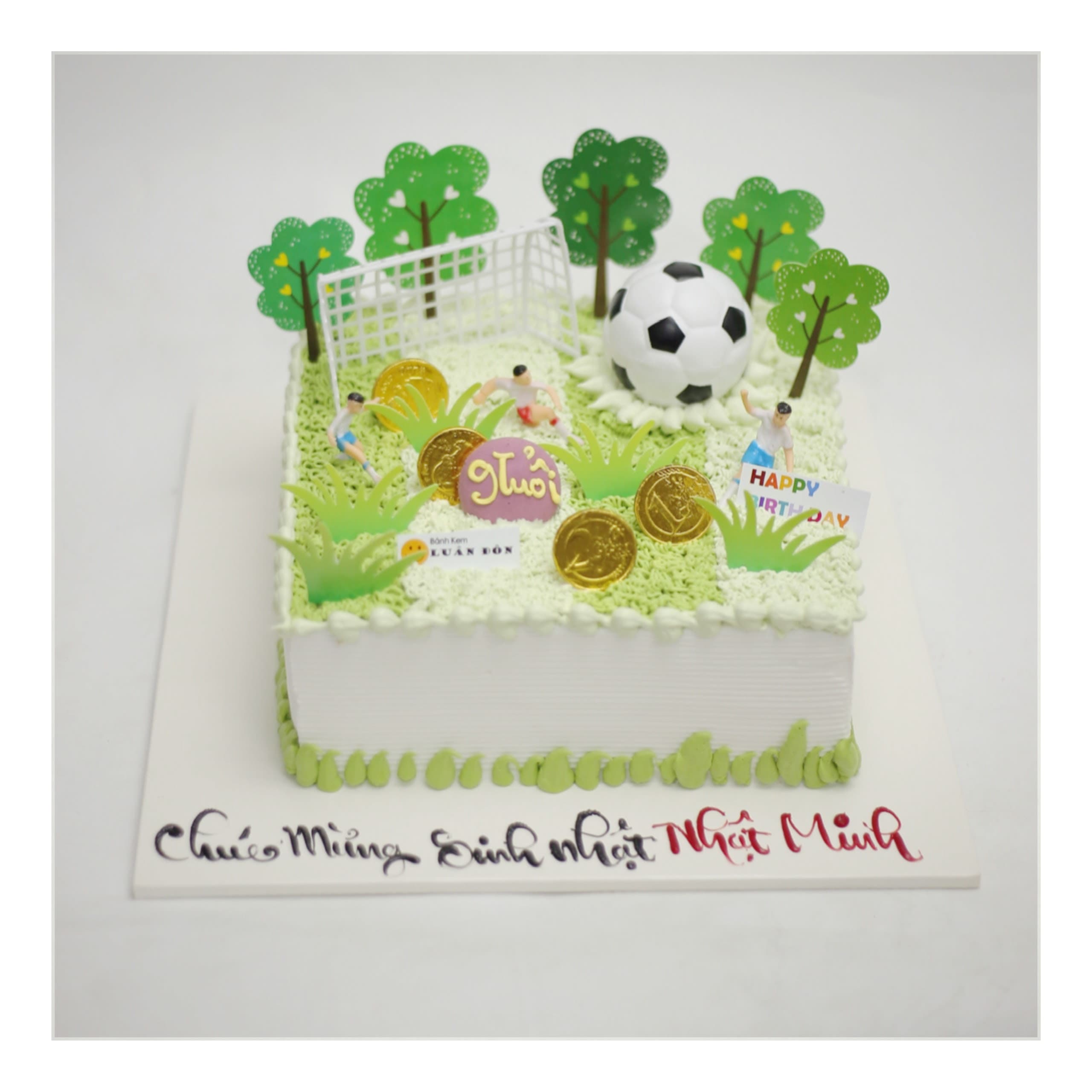 Bánh kem sân cỏ cho bé yêu bóng đá