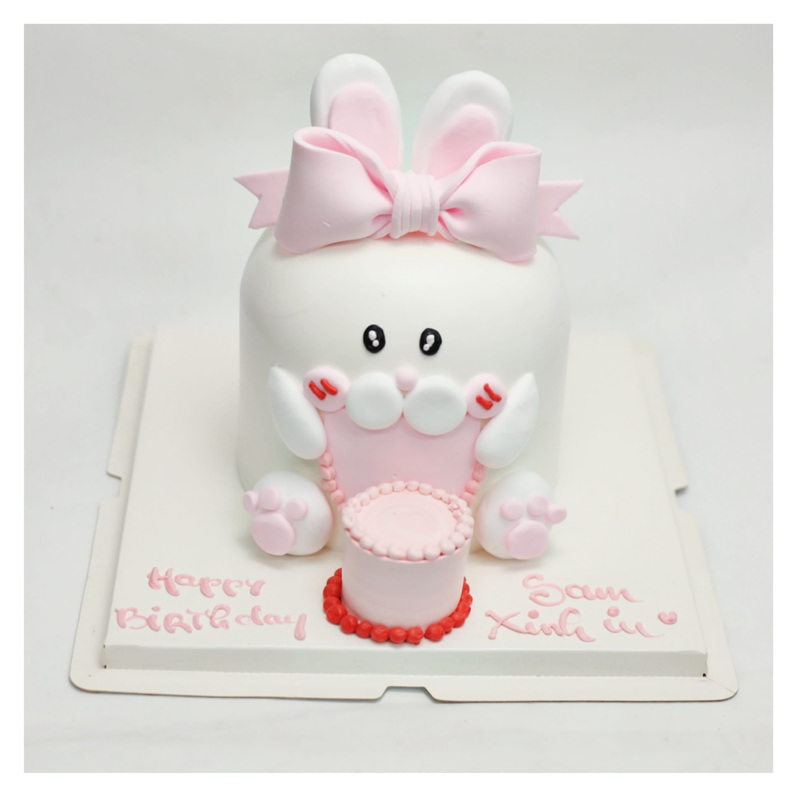 Bánh kem thỏ trắng đính nơ hồng đáng yêu