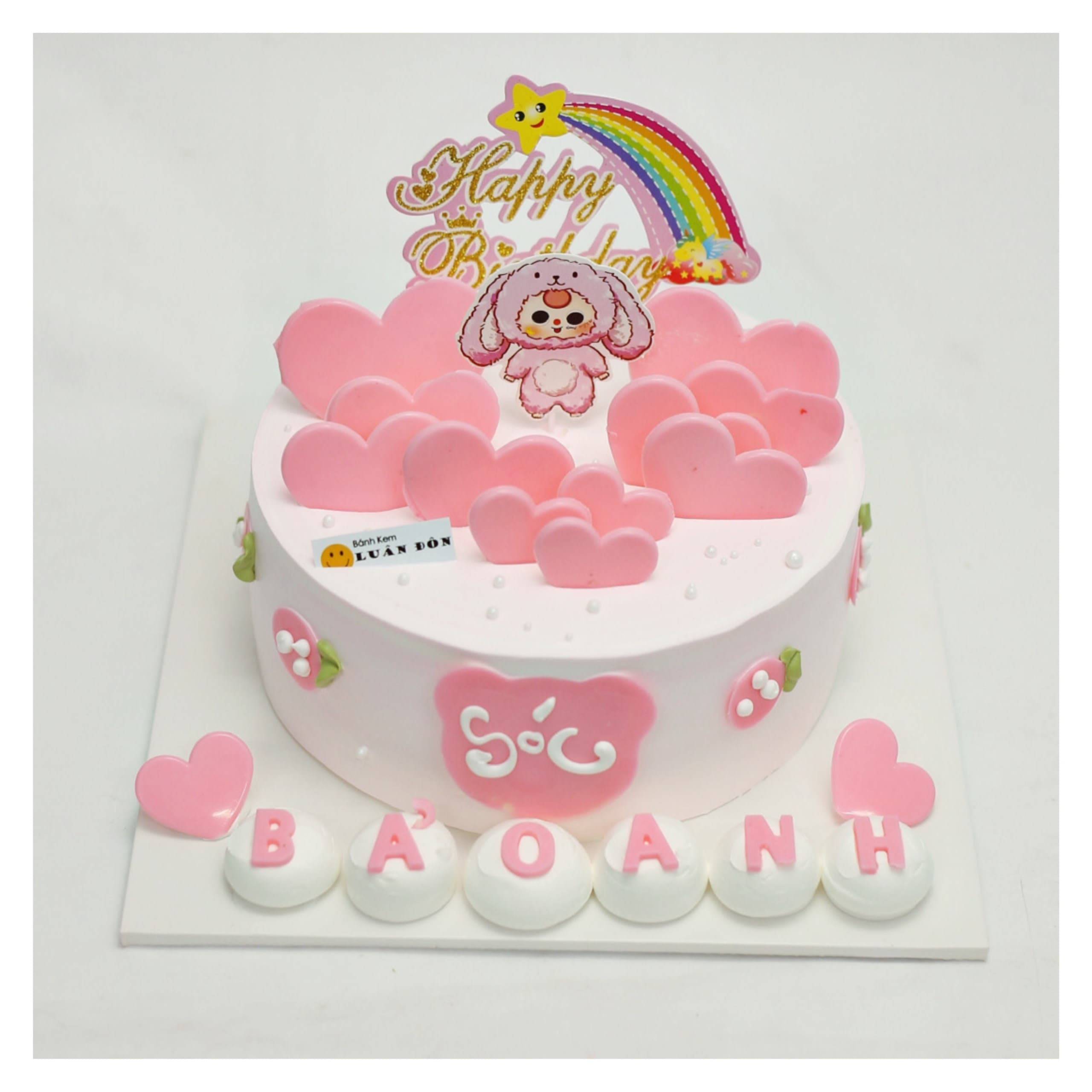 Bánh kem tông hồng trang trí trái tim Sóc