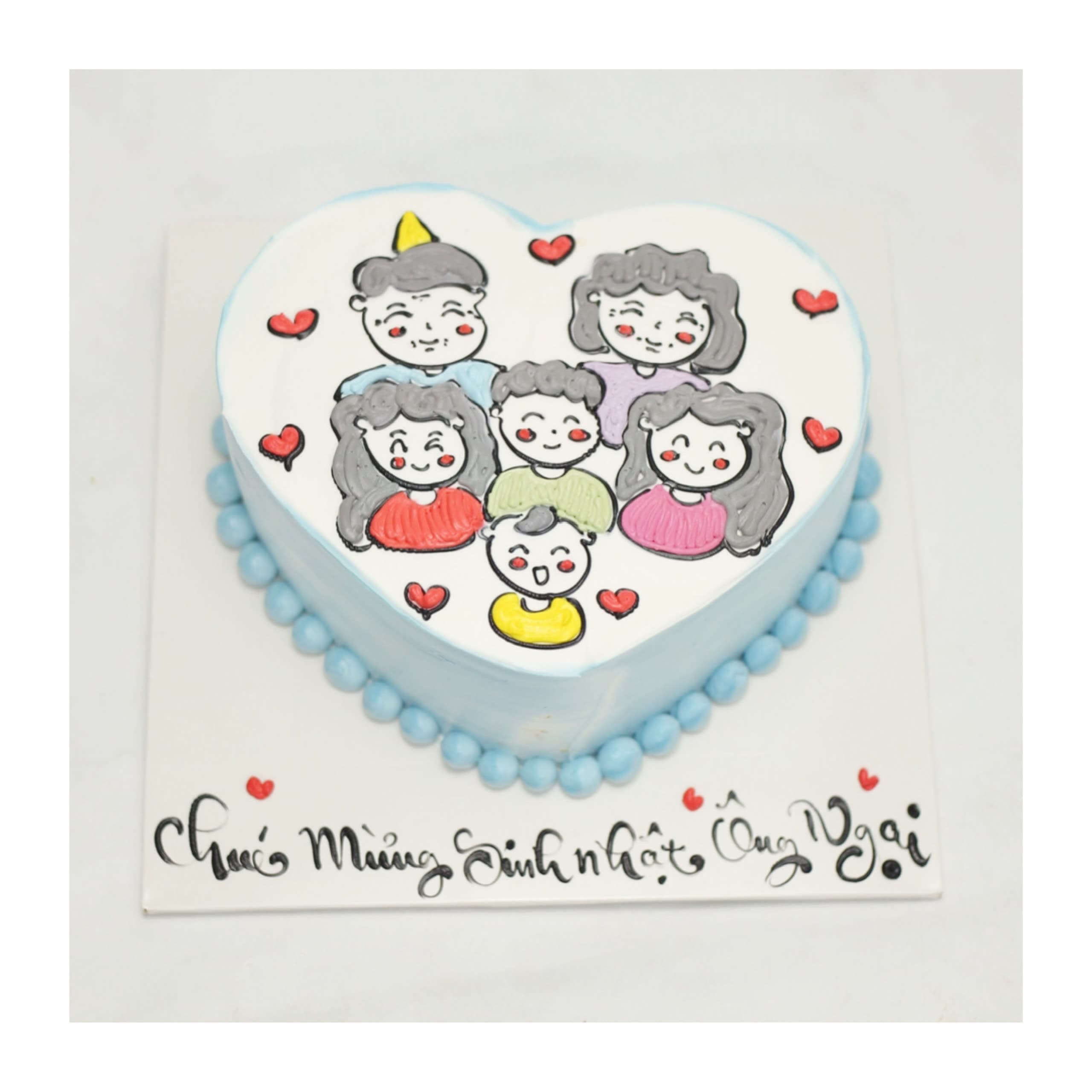 Bánh kem trái tim vẽ hình gia đình