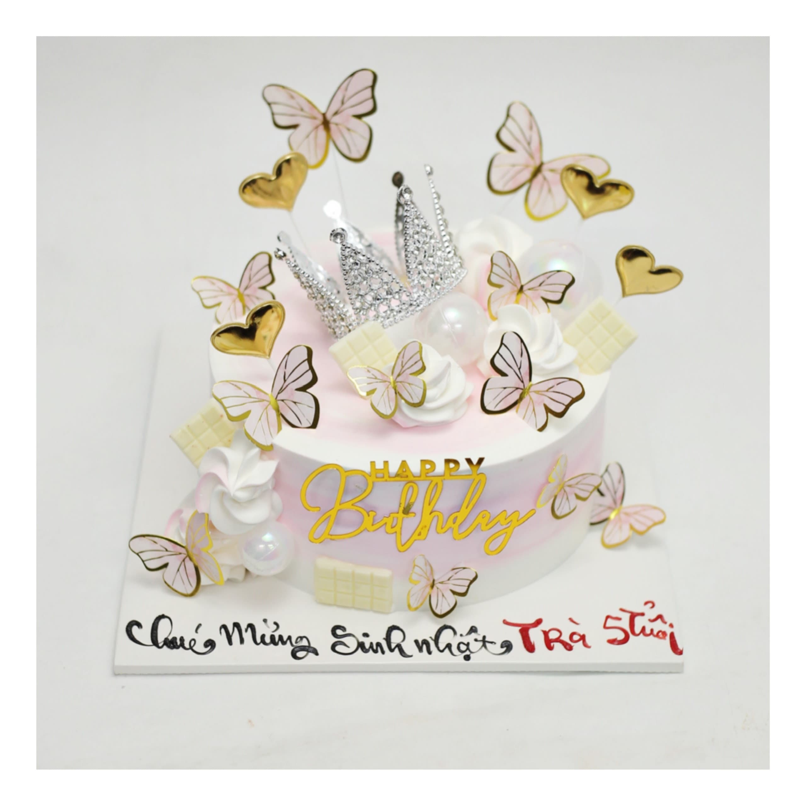 Bánh kem vương miện hồng trang trí bướm xinh xắn
