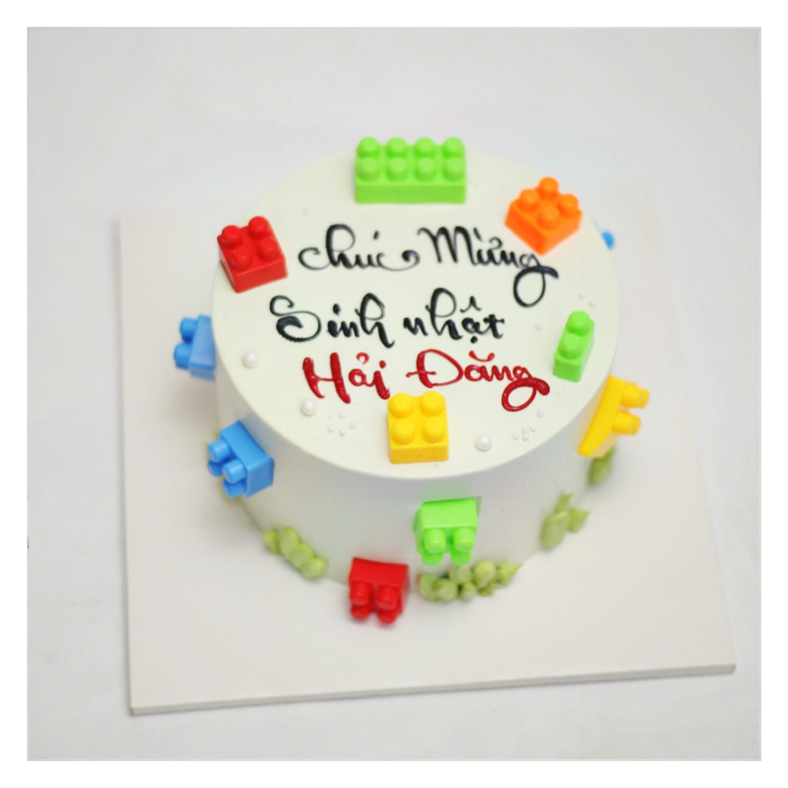 Bánh kem trang trí khối Lego nhiều màu sắc