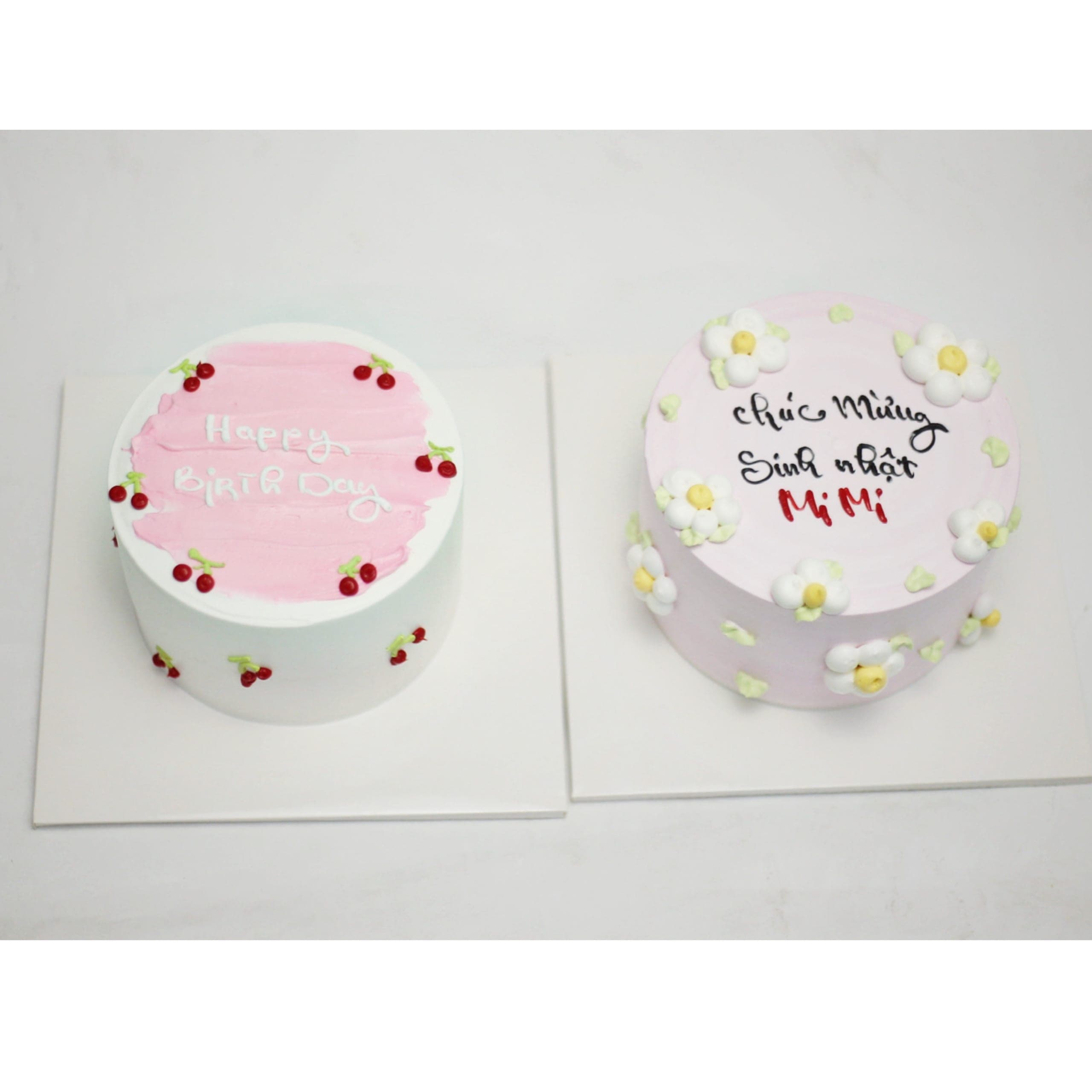 Bánh kem đôi trang trí hoa và cherry tươi tắn