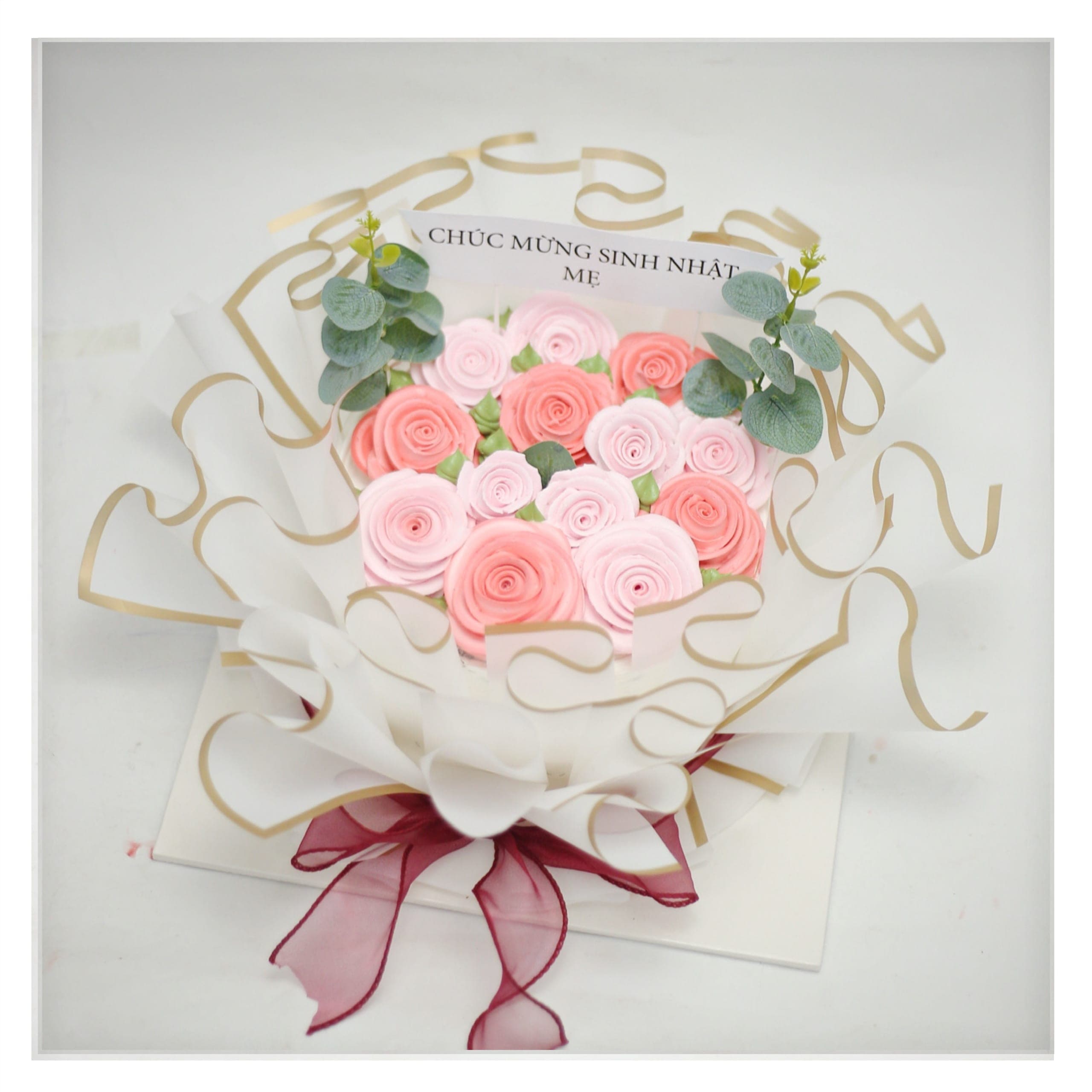 Bánh kem bó hoa hồng tươi thắm tặng mẹ