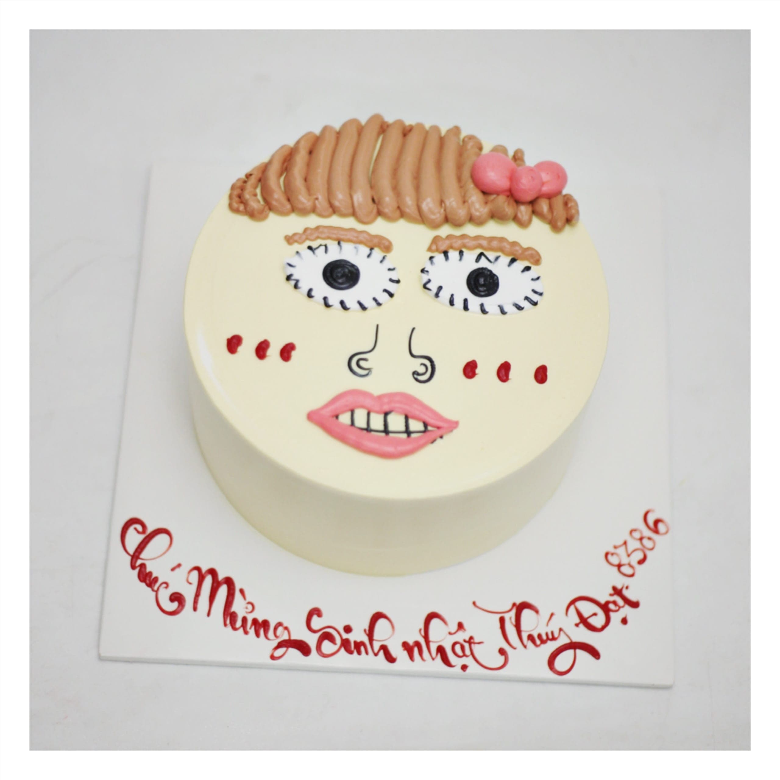 Bánh vẽ khuôn mặt biểu cảm hài hước