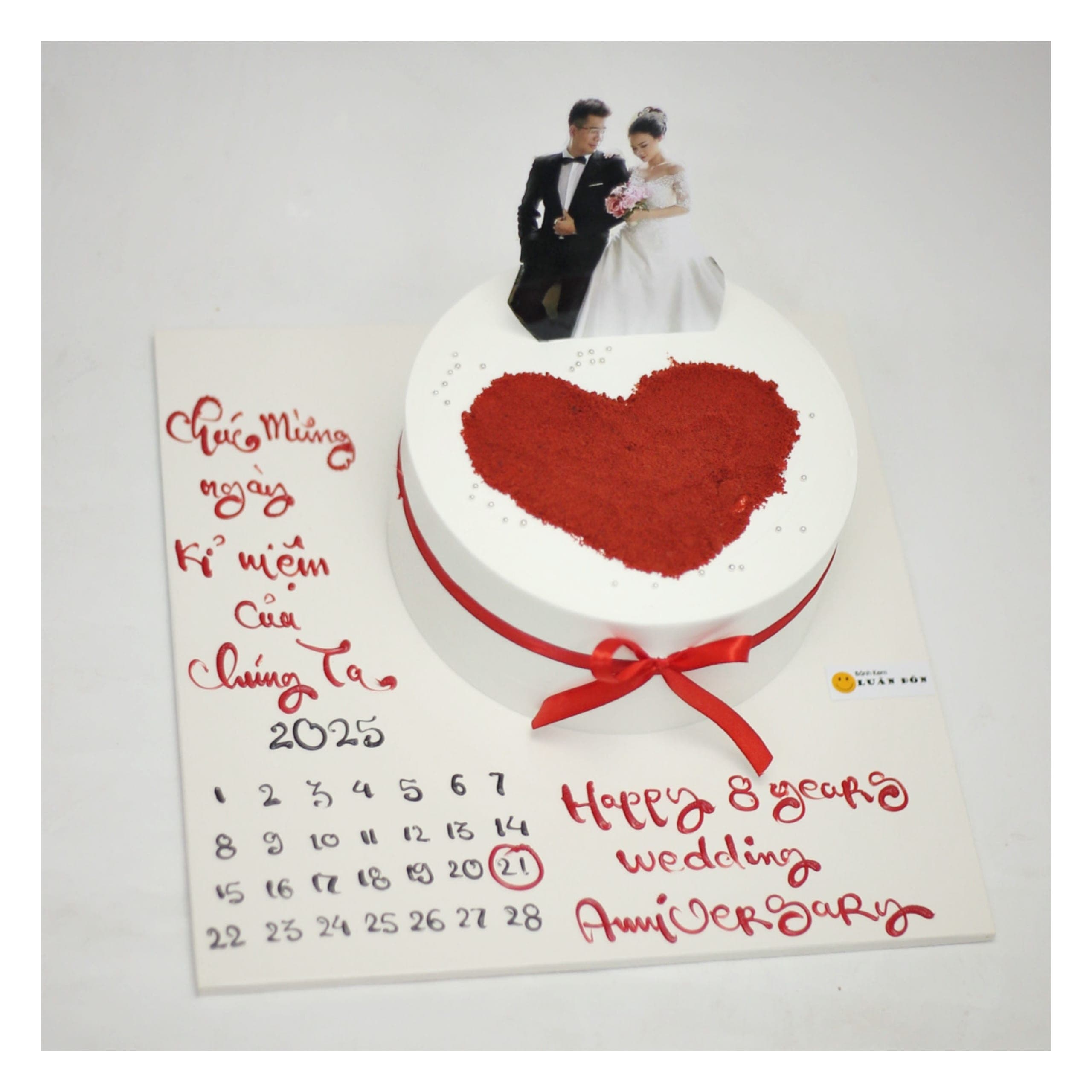 Bánh sinh nhật trái tim đỏ kèm lịch kỉ niệm