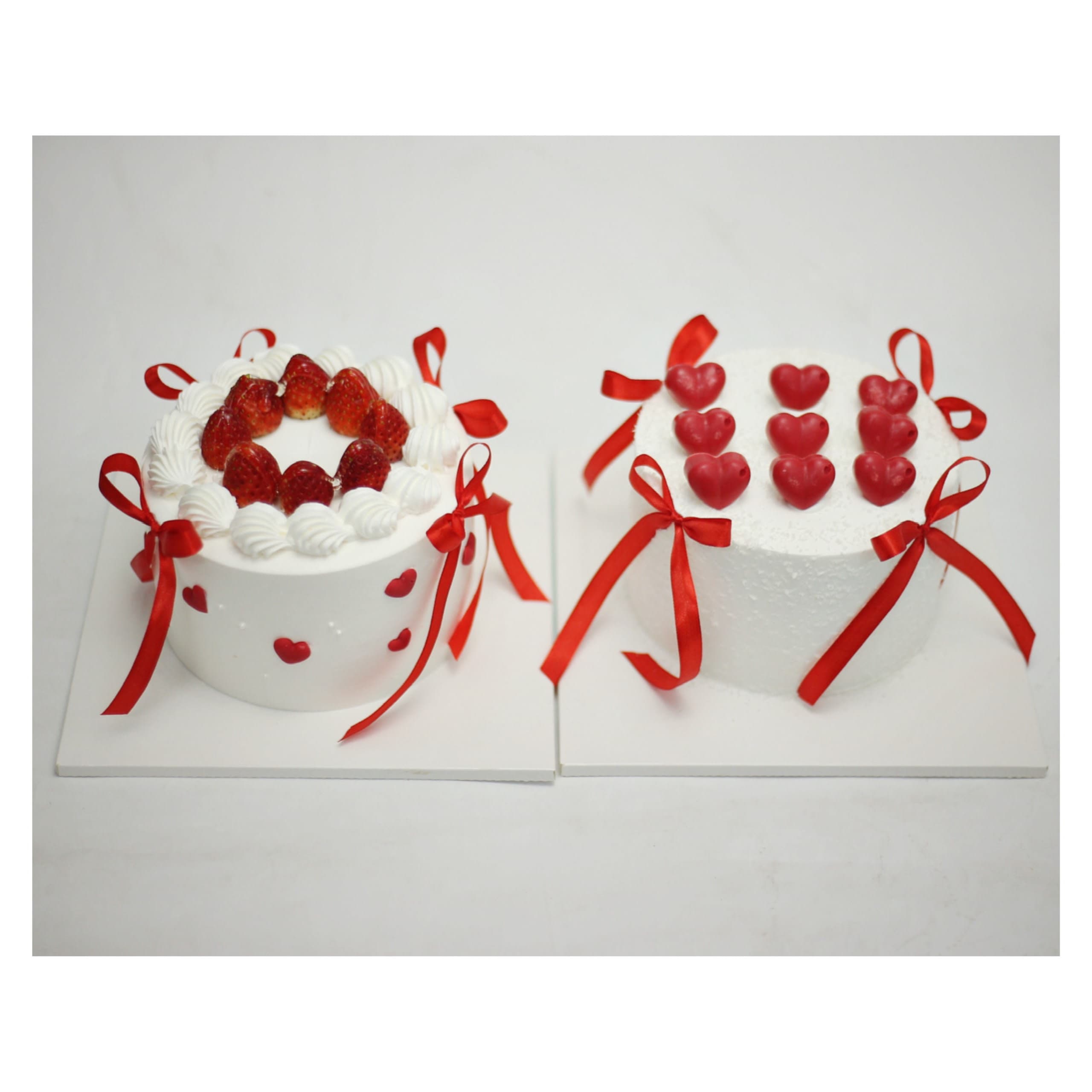 Combo bánh kem trái tim và bánh kem dâu tây