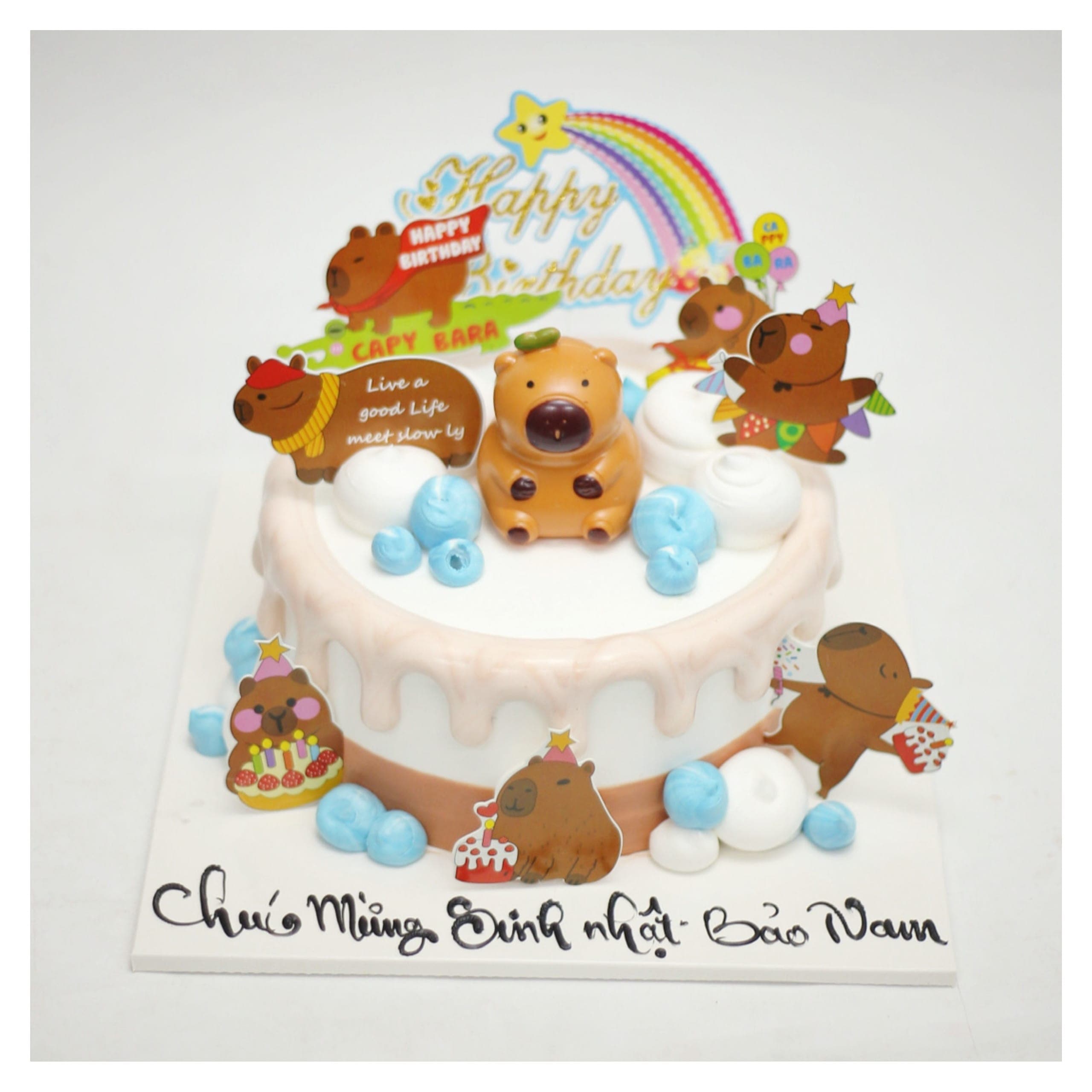 Bánh kem chú chuột Capybara vui vẻ