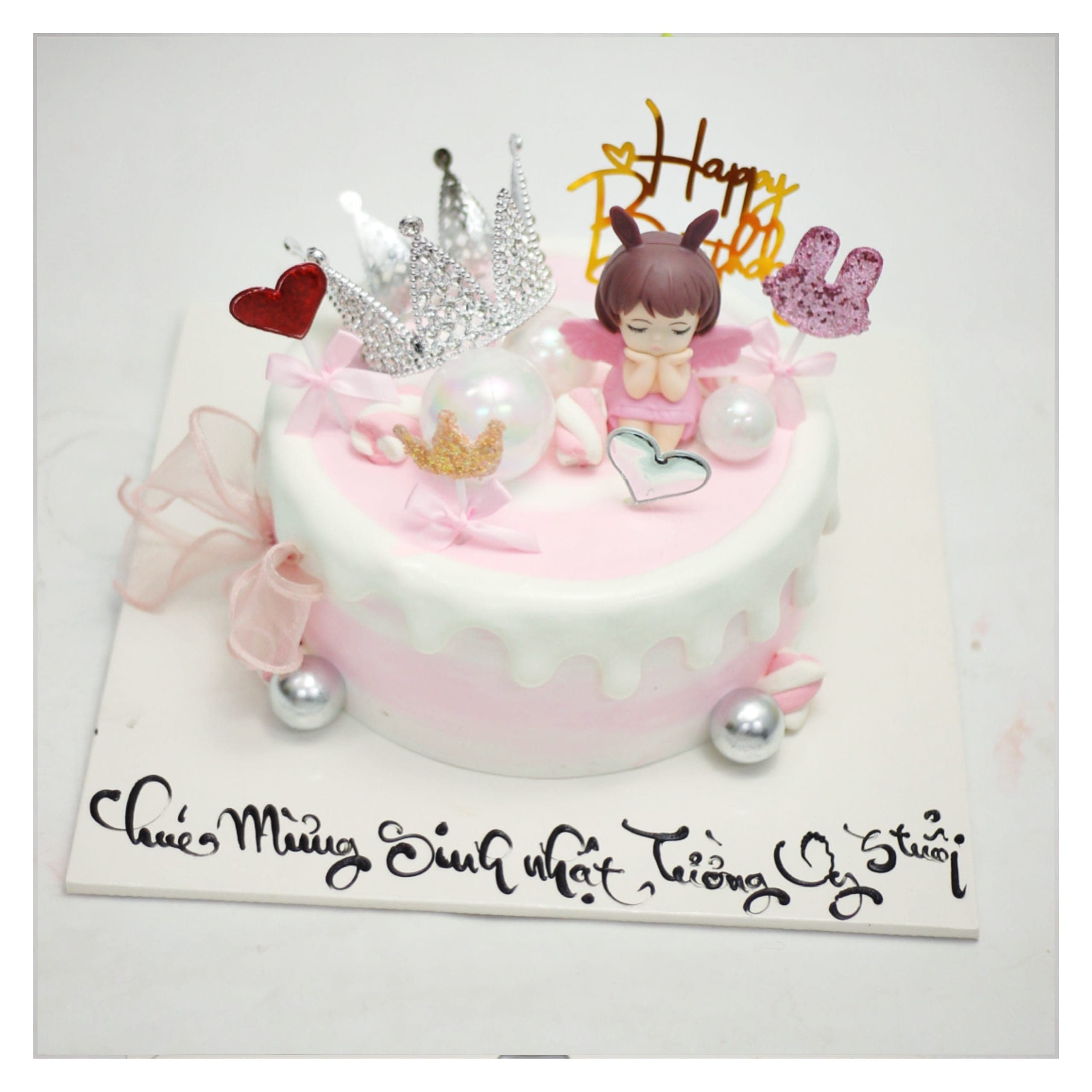 Bánh kem hồng trang trí búp bê thiên thần