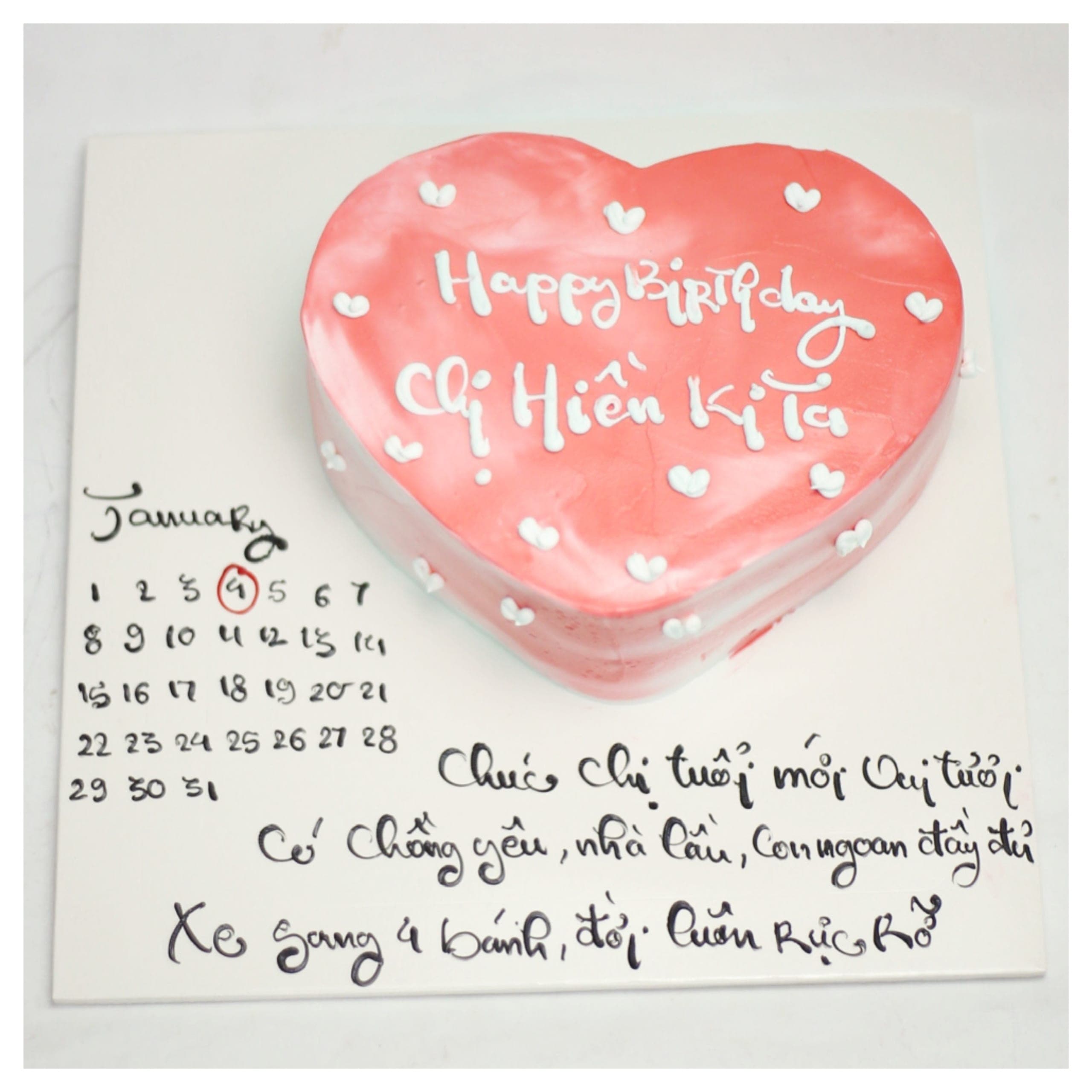 Bánh kem hình trái tim kèm lịch ngày tháng