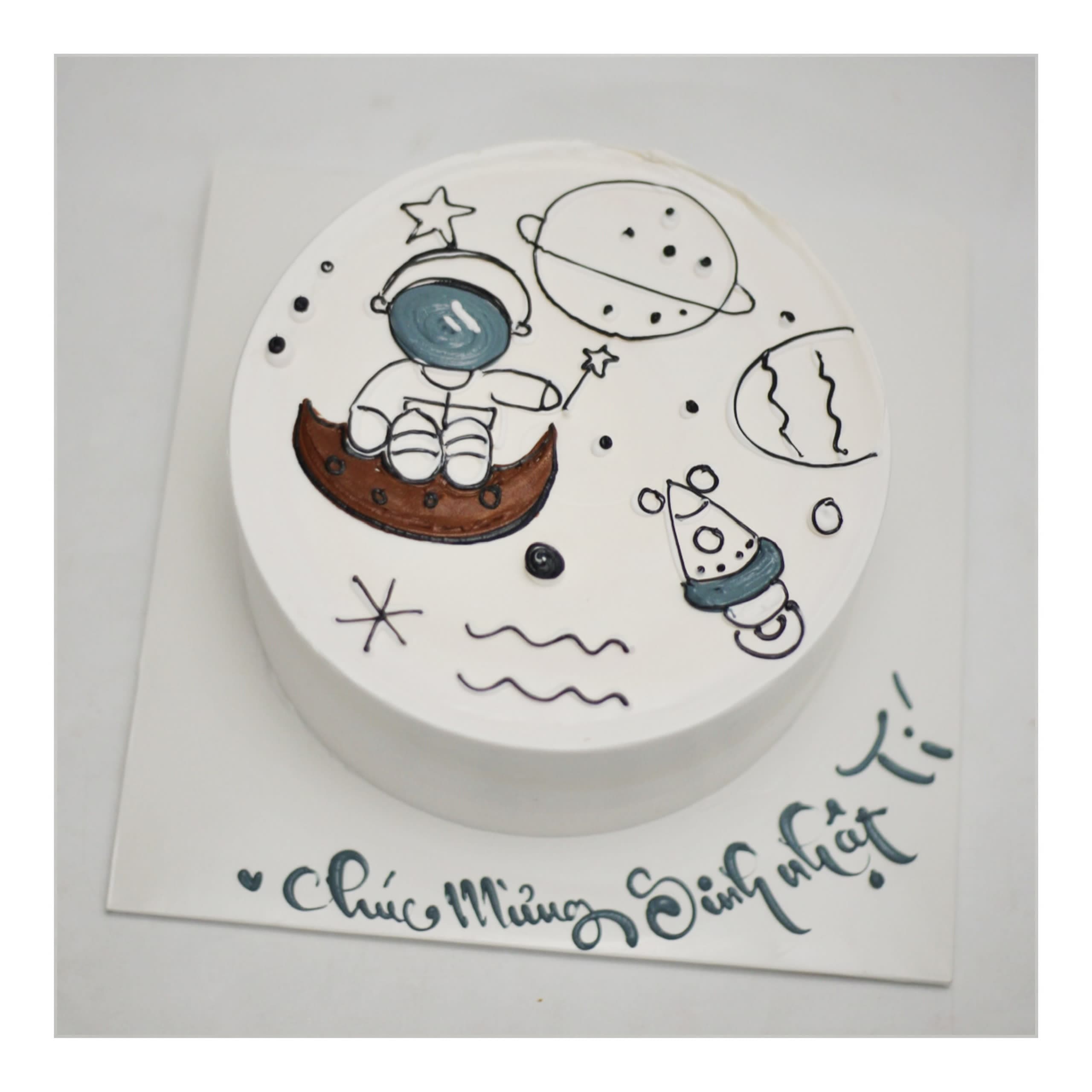 Bánh kem phi hành gia khám phá vũ trụ