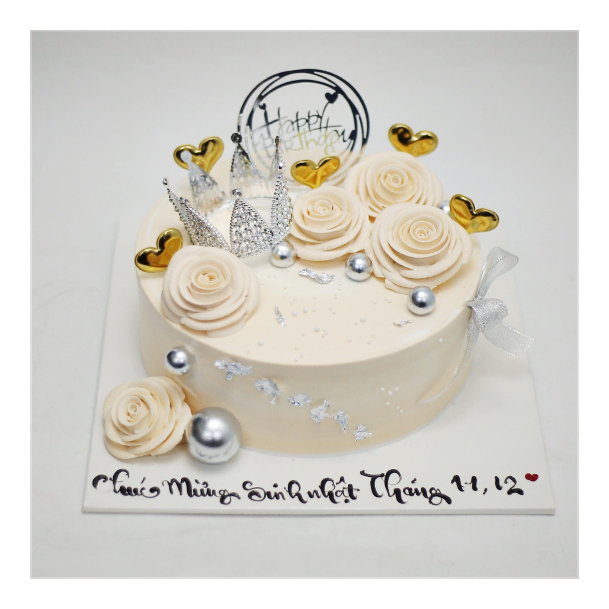 Bánh kem hoa hồng sang trọng vương miện bạc