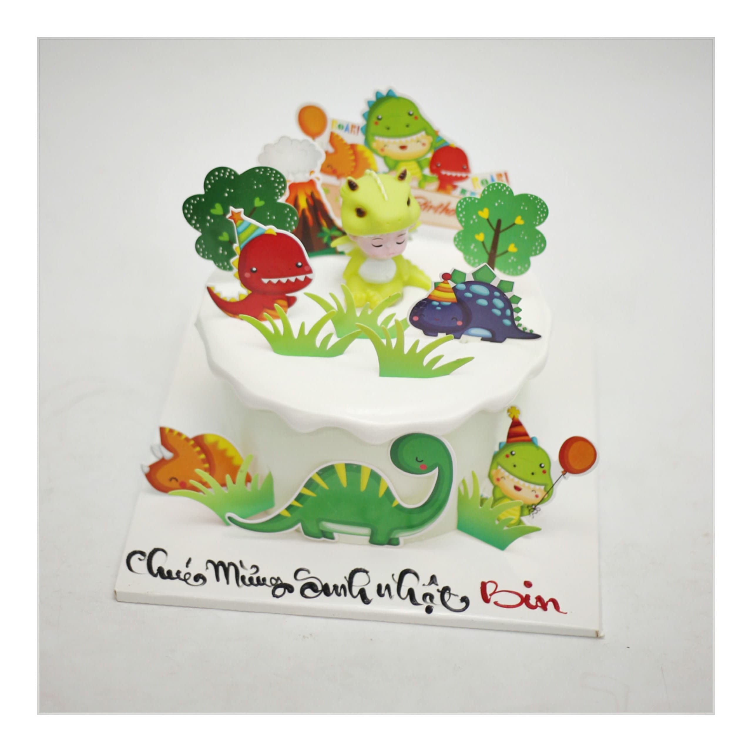 Bánh kem khủng long nhỏ trong rừng xanh