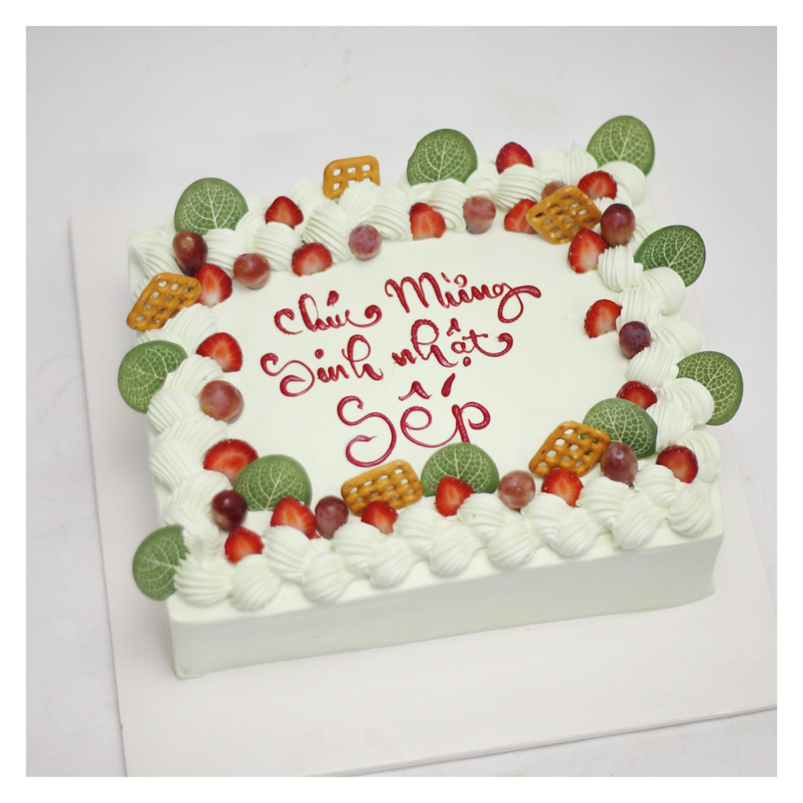 Bánh kem vuông trang trí trái cây tươi