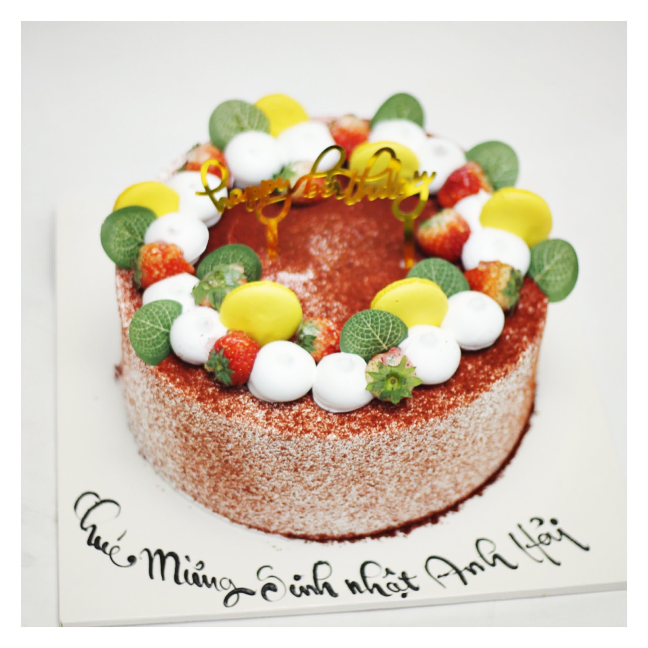 Bánh kem phủ socola trang trí dâu tây