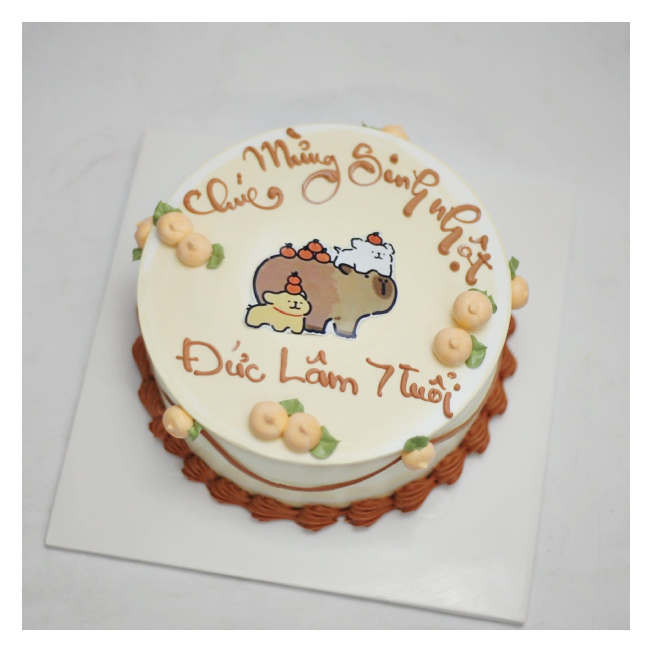 Bánh kem vẽ hình Capybara và bạn bè dễ thương