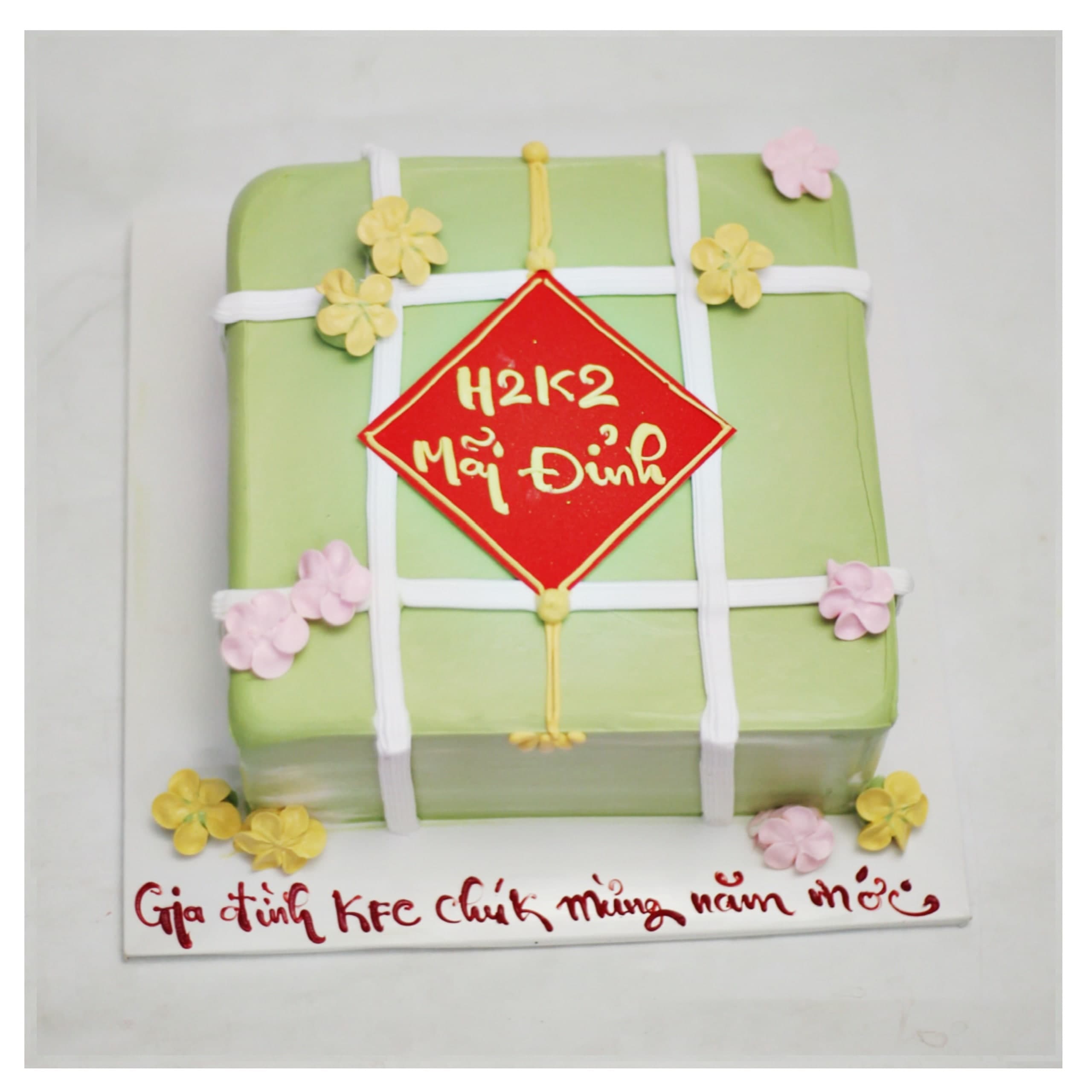 Bánh kem hình bánh chưng truyền thống mừng năm mới