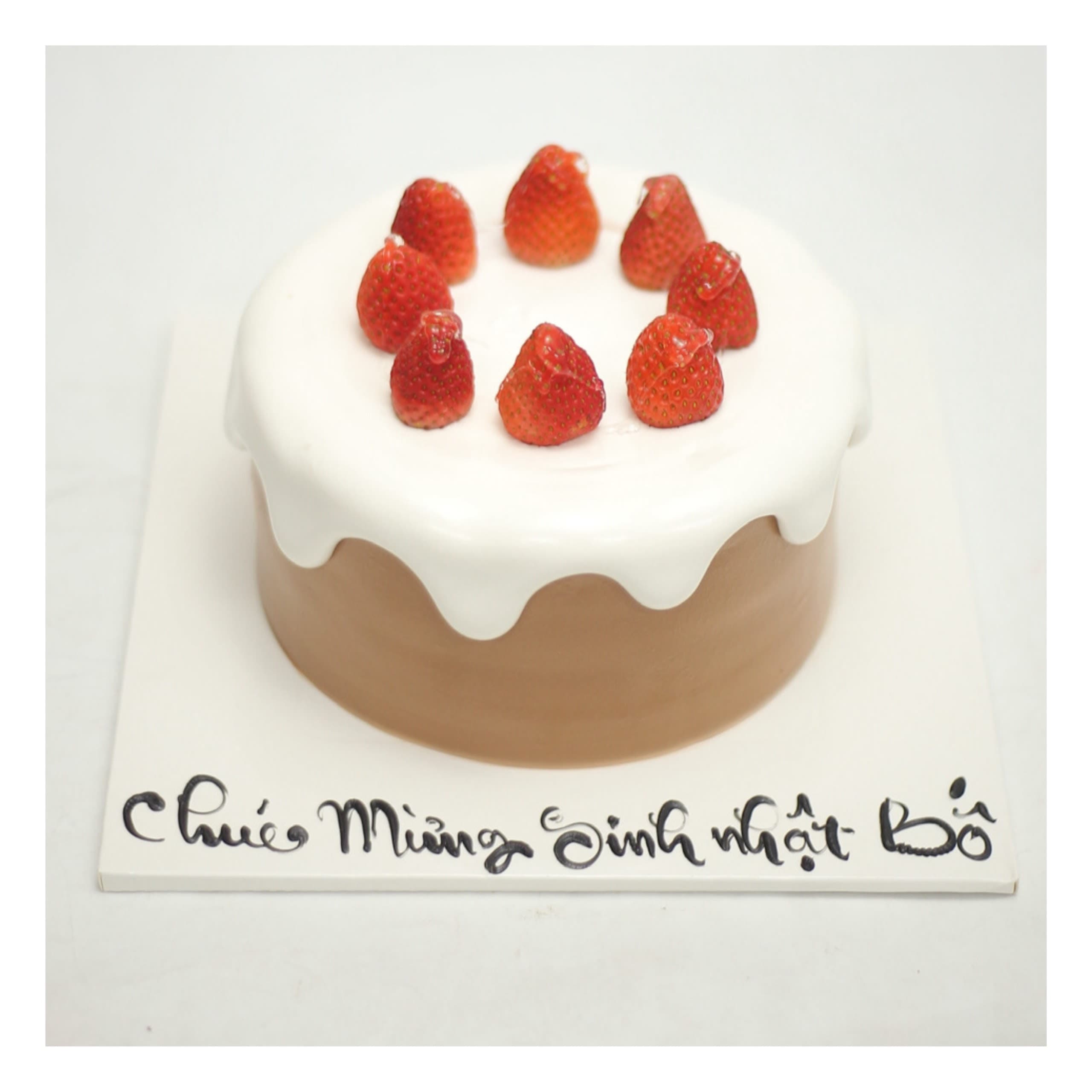 Bánh kem chocolate phủ dâu tây tươi