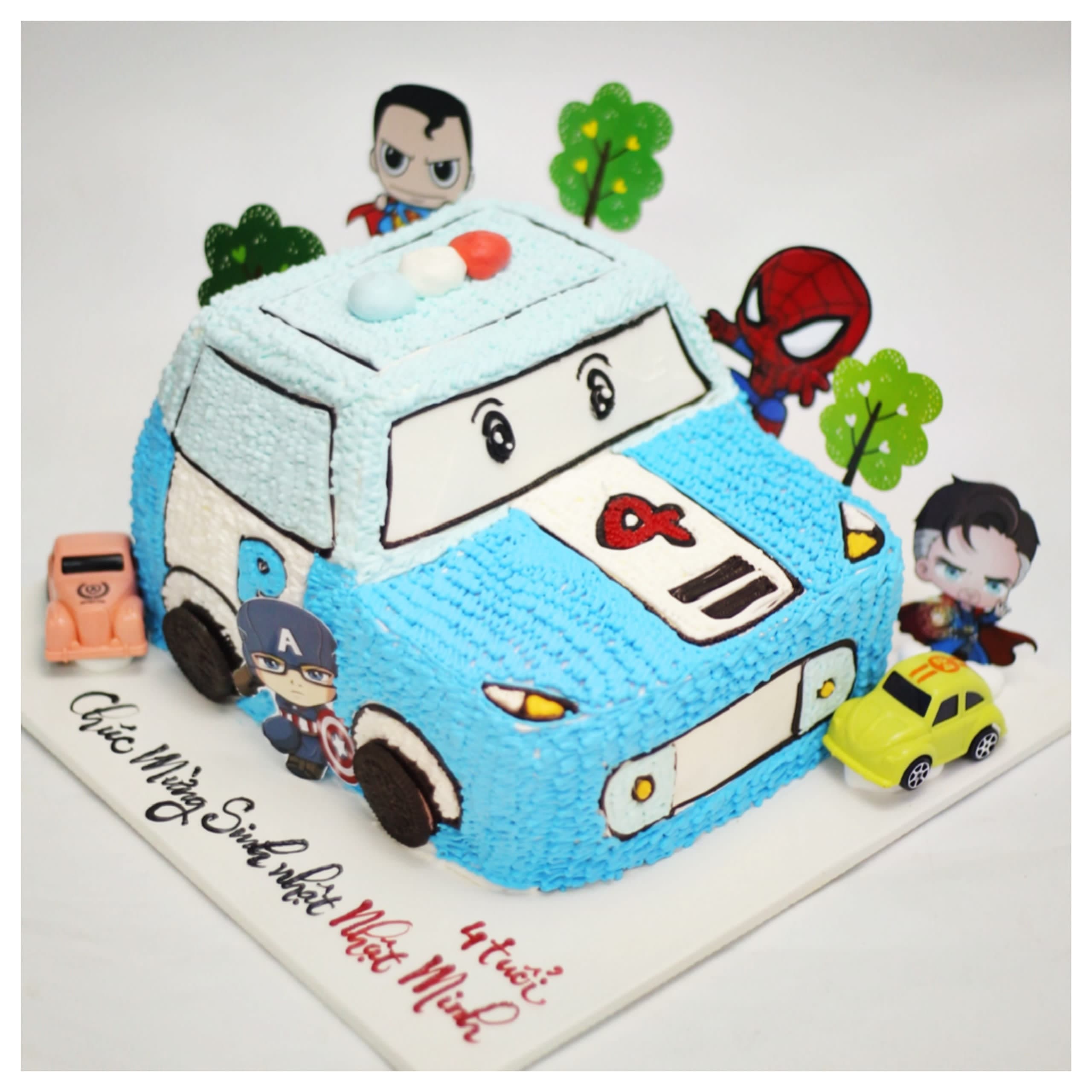 Bánh kem tạo hình xe cảnh sát siêu nhân