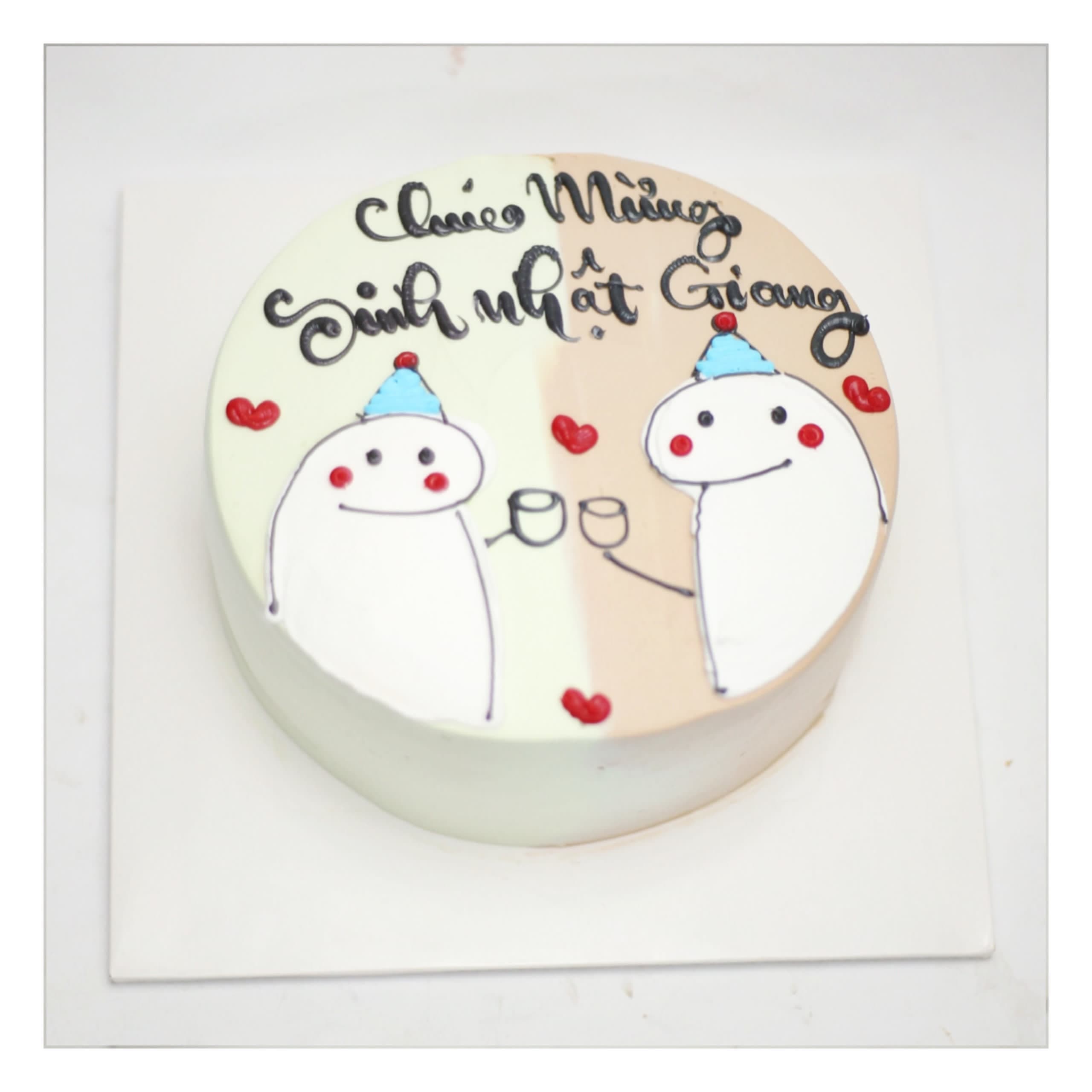 Bánh kem tròn hai tông vẽ hình đáng yêu