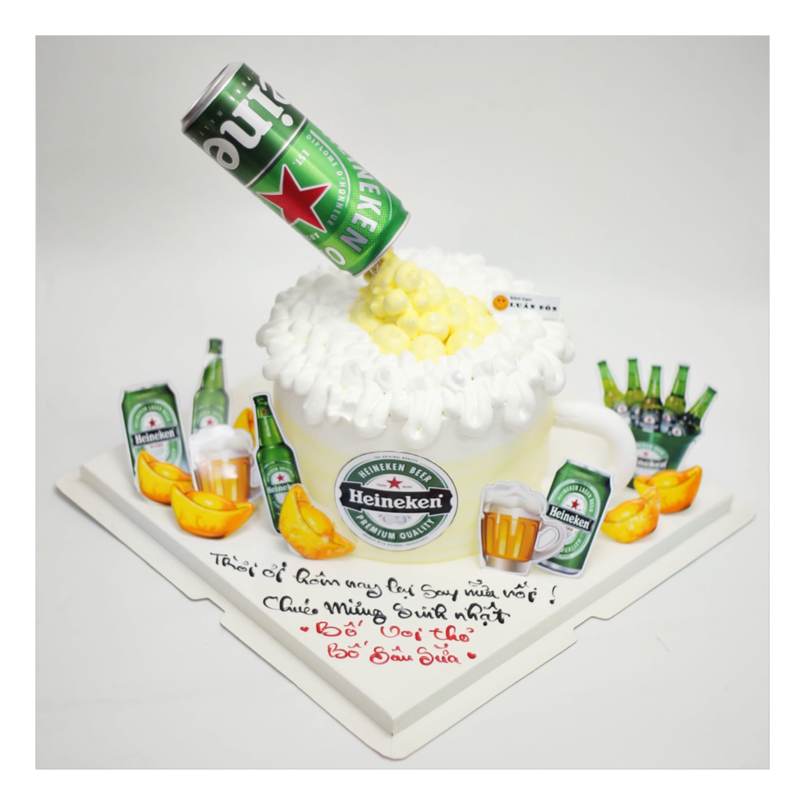 Bánh kem bia Heineken độc đáo mừng sinh nhật